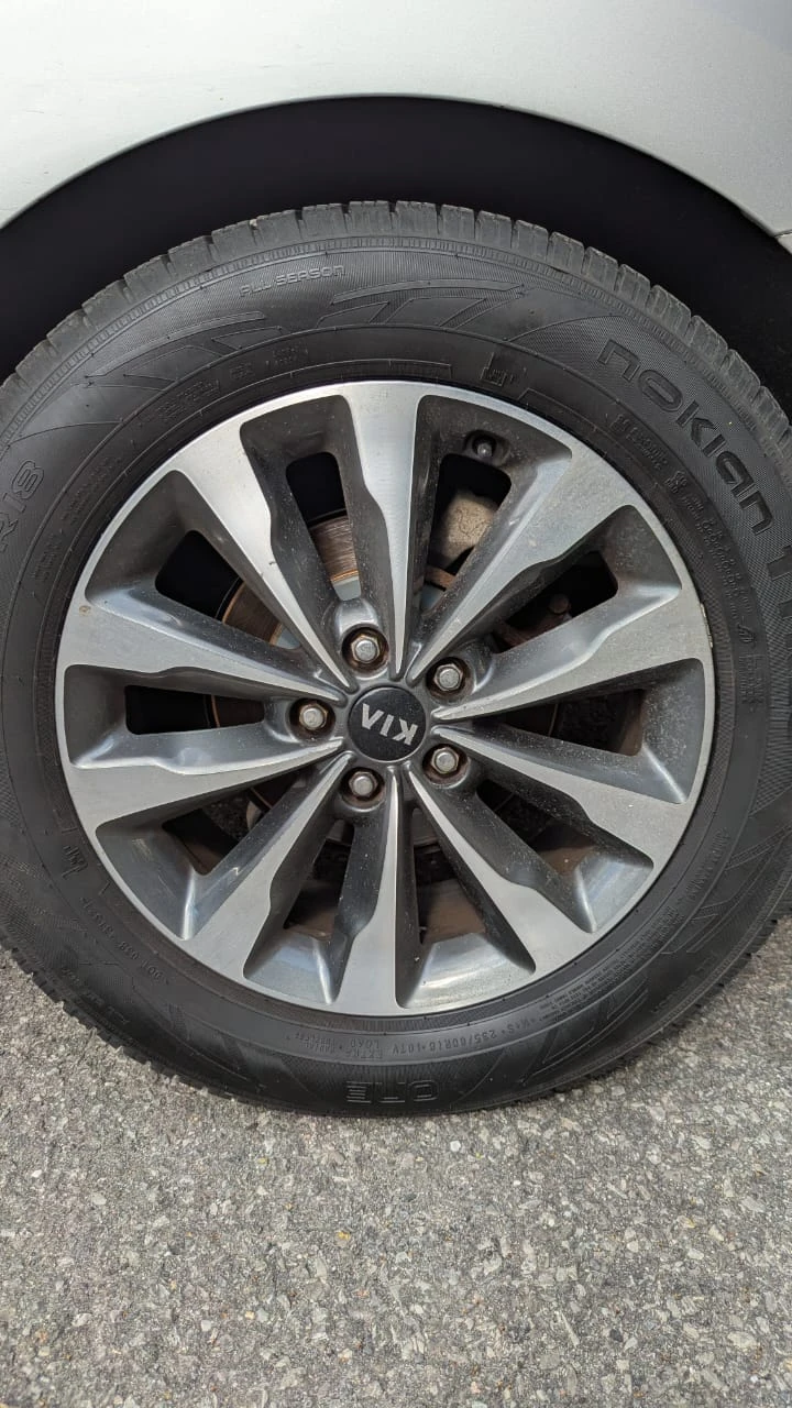 Kia Sedona 2015 - Great condition and ready for next owner! - photo 4