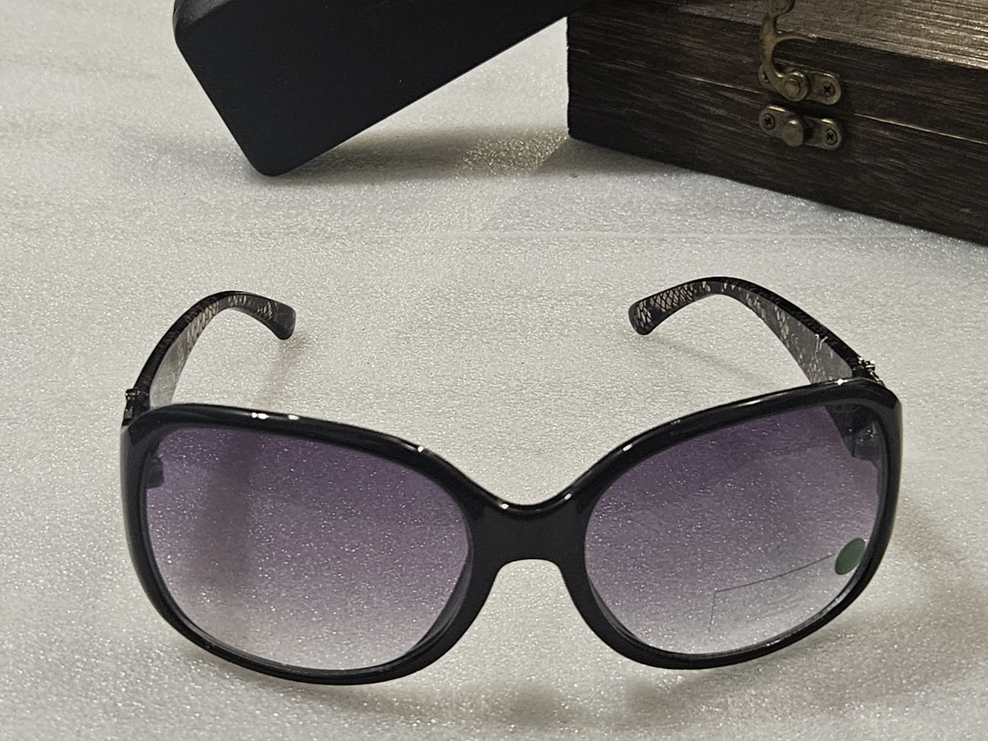 Oscar sunglasses with gradient tint. - photo 2