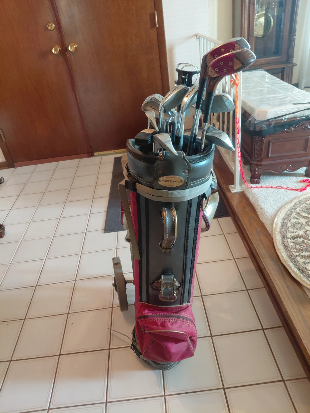 Vintage Wilson Golf Clubs with bag and carrier - photo 3