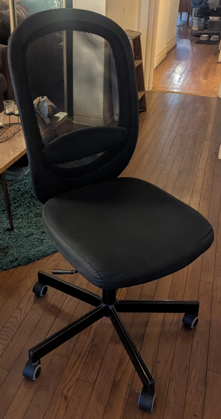 Desk - photo 2