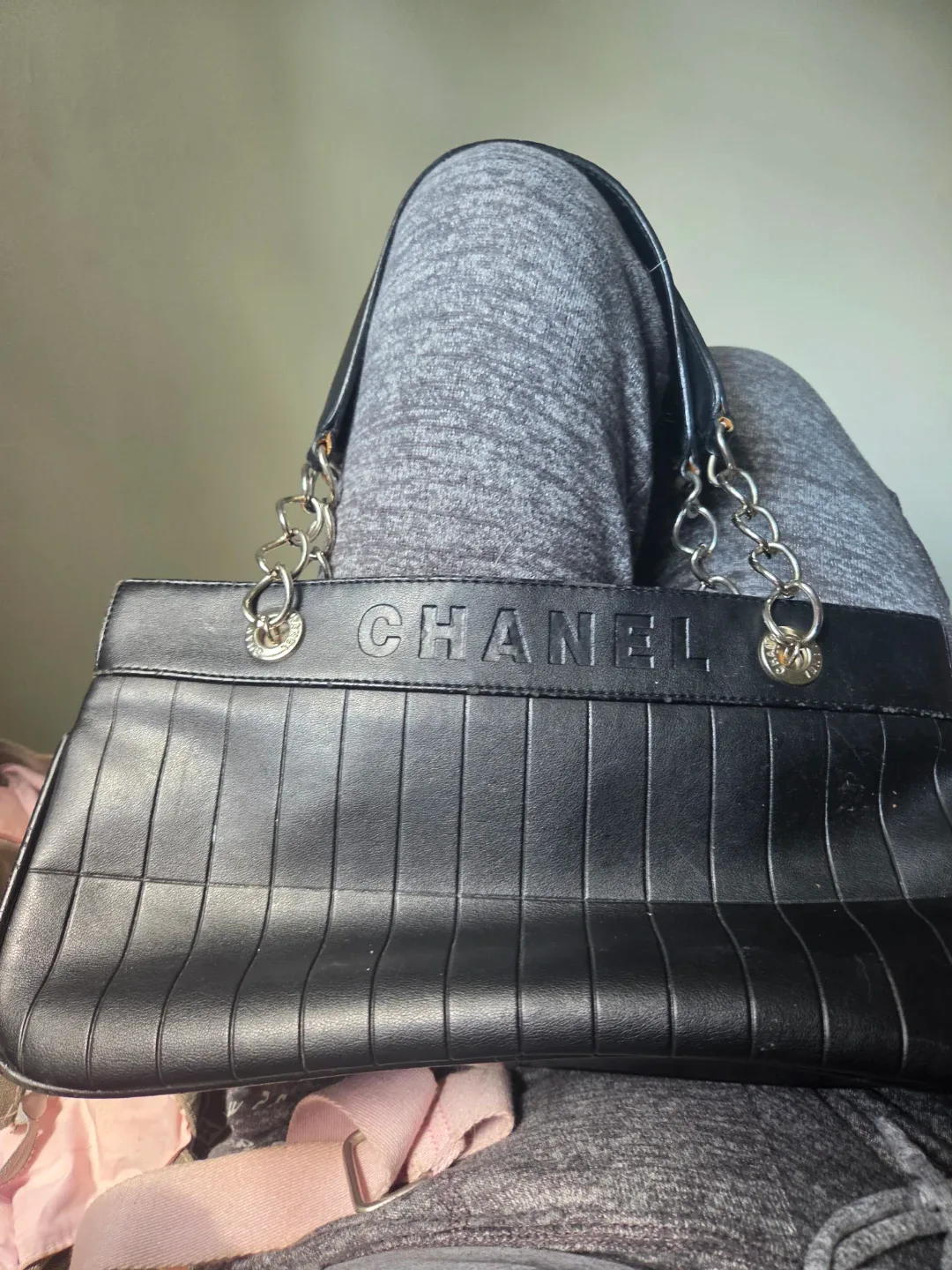 CHANEL Black Leather Shoulder Bag