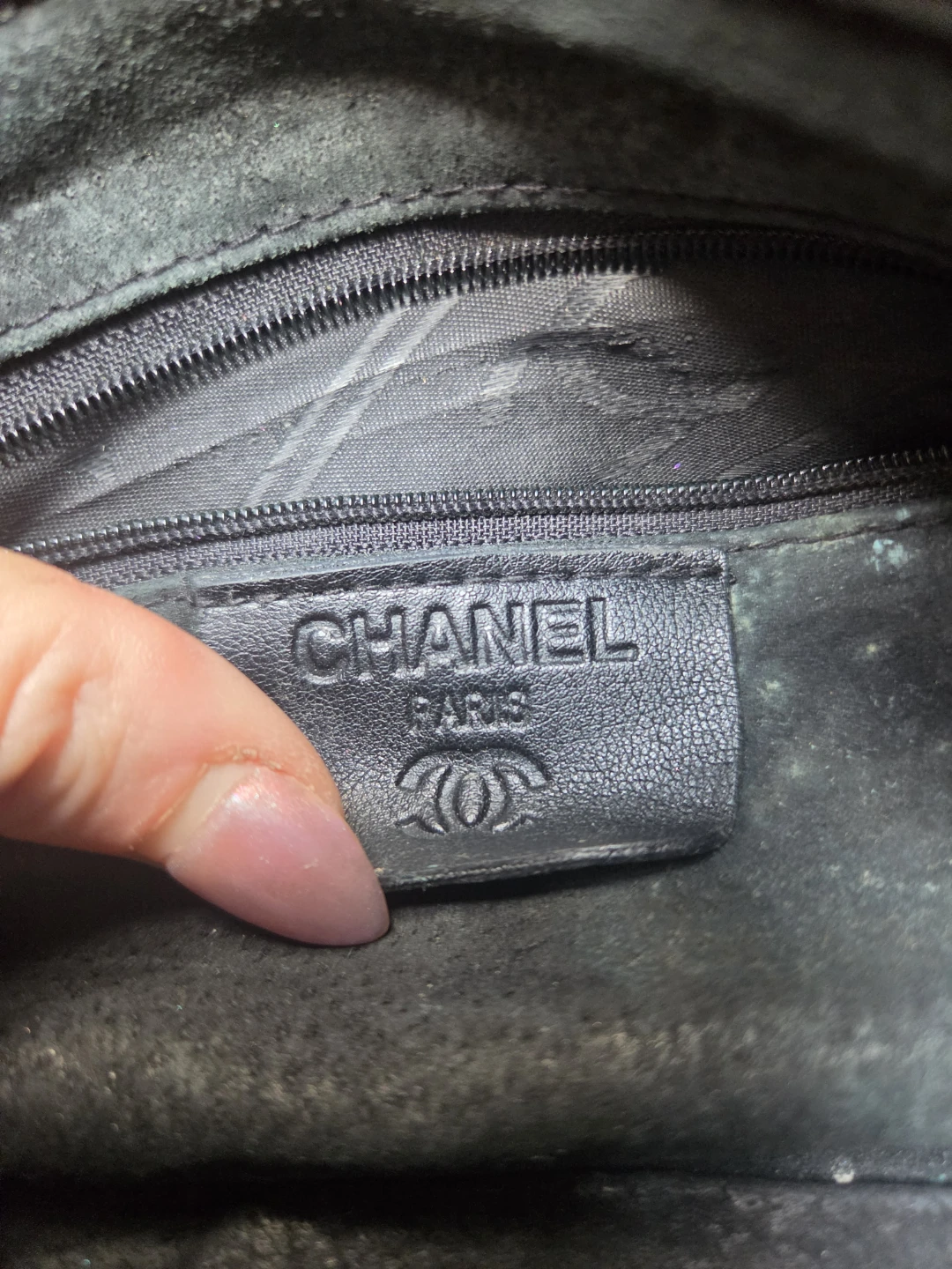 CHANEL Black Leather Shoulder Bag - photo 2