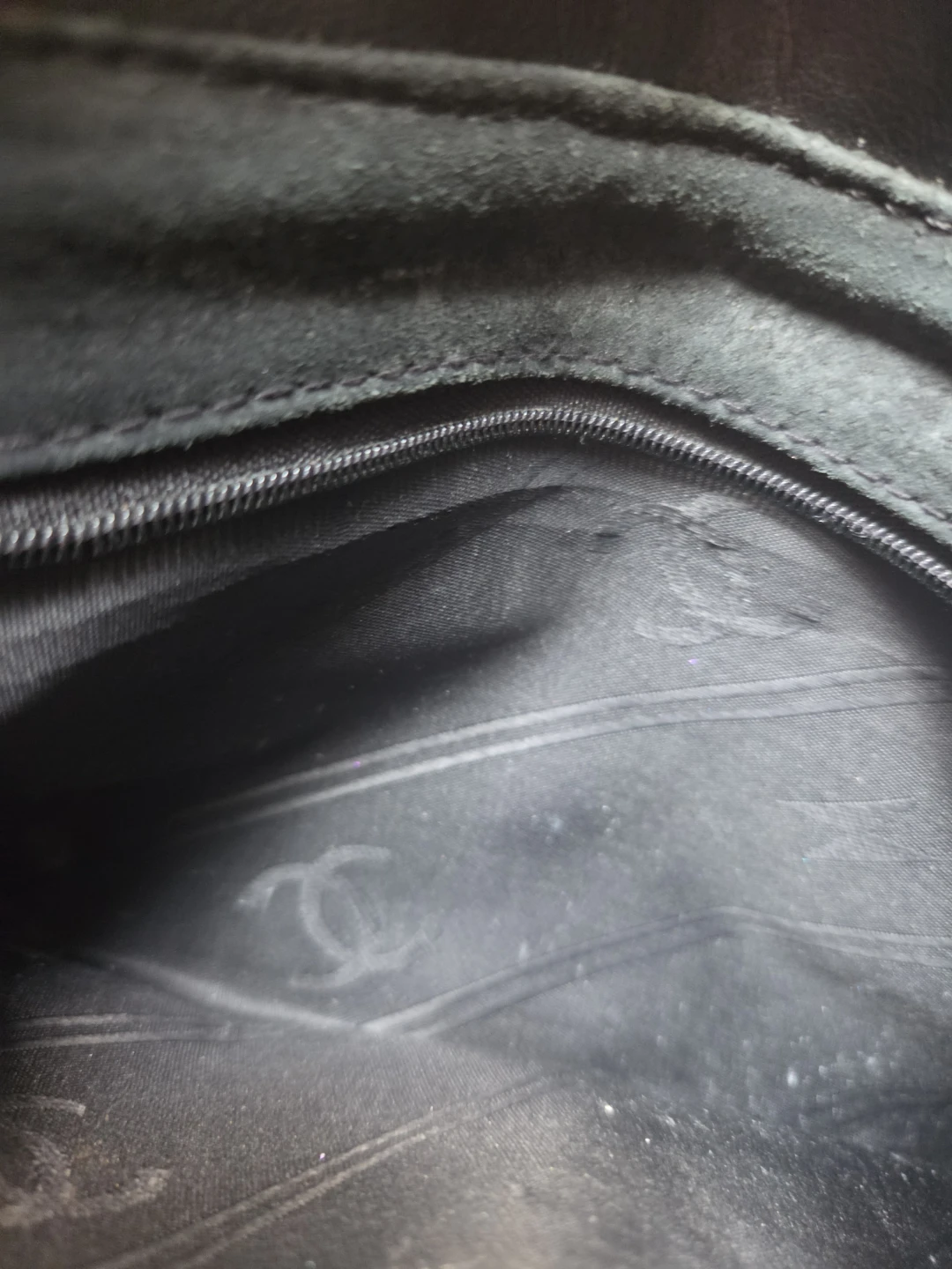 CHANEL Black Leather Shoulder Bag - photo 4