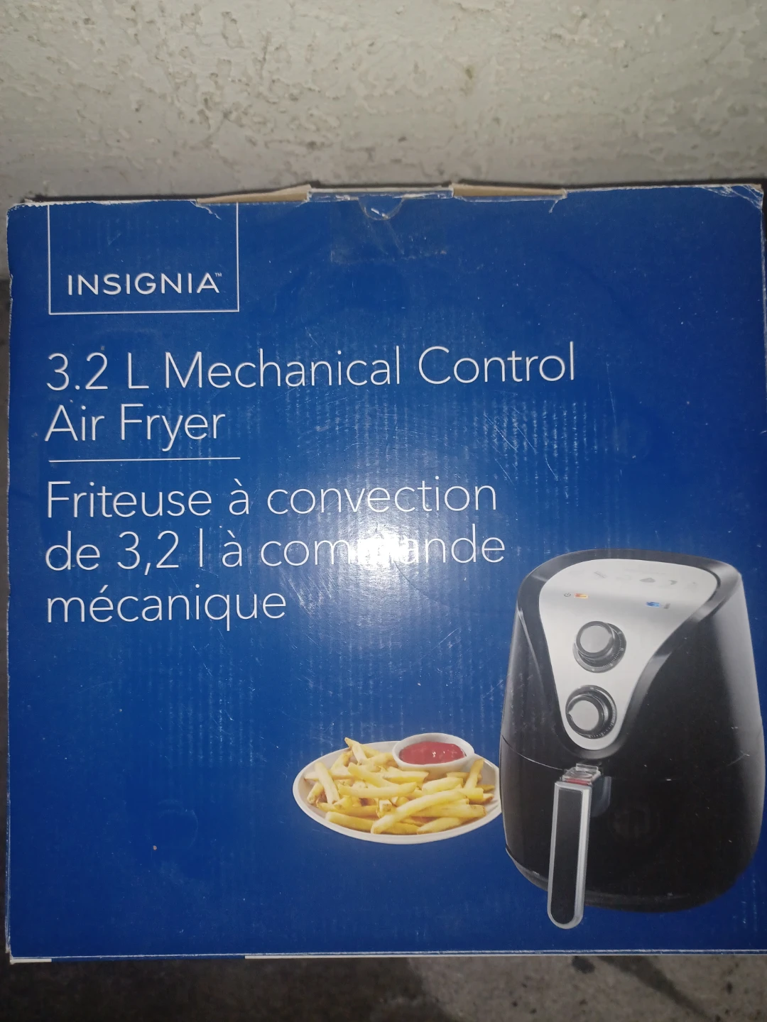 Insignia 3.2L Mechanical Control Air Fryer - photo 3