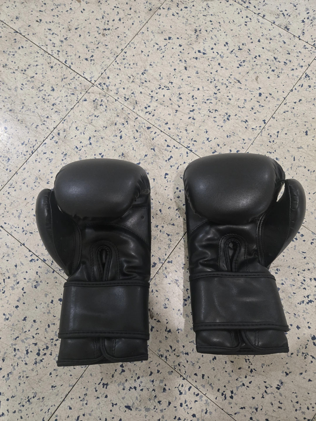 Women's boxing gloves