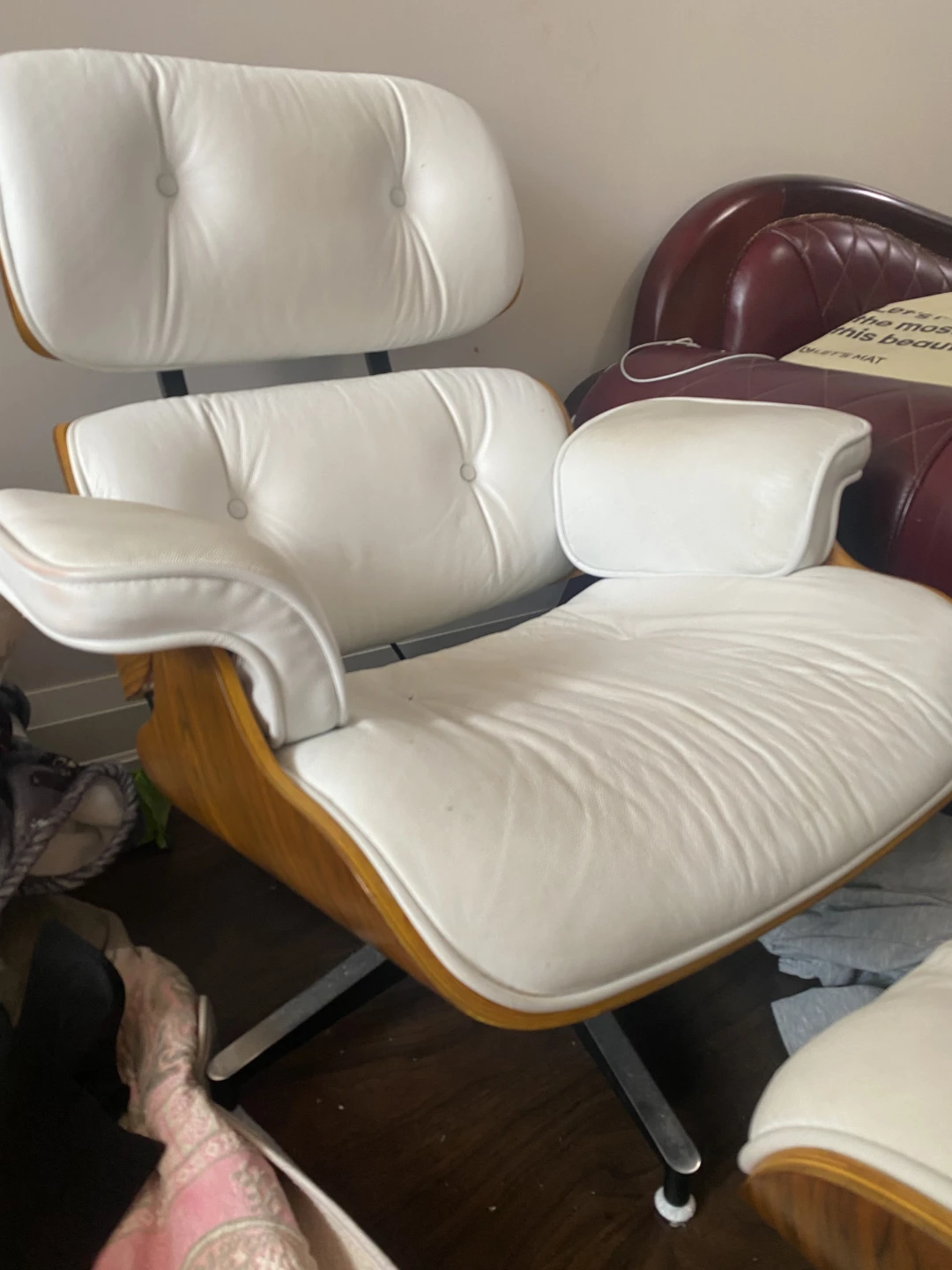 White Leather Lounge Chair and Ottoman - photo 3