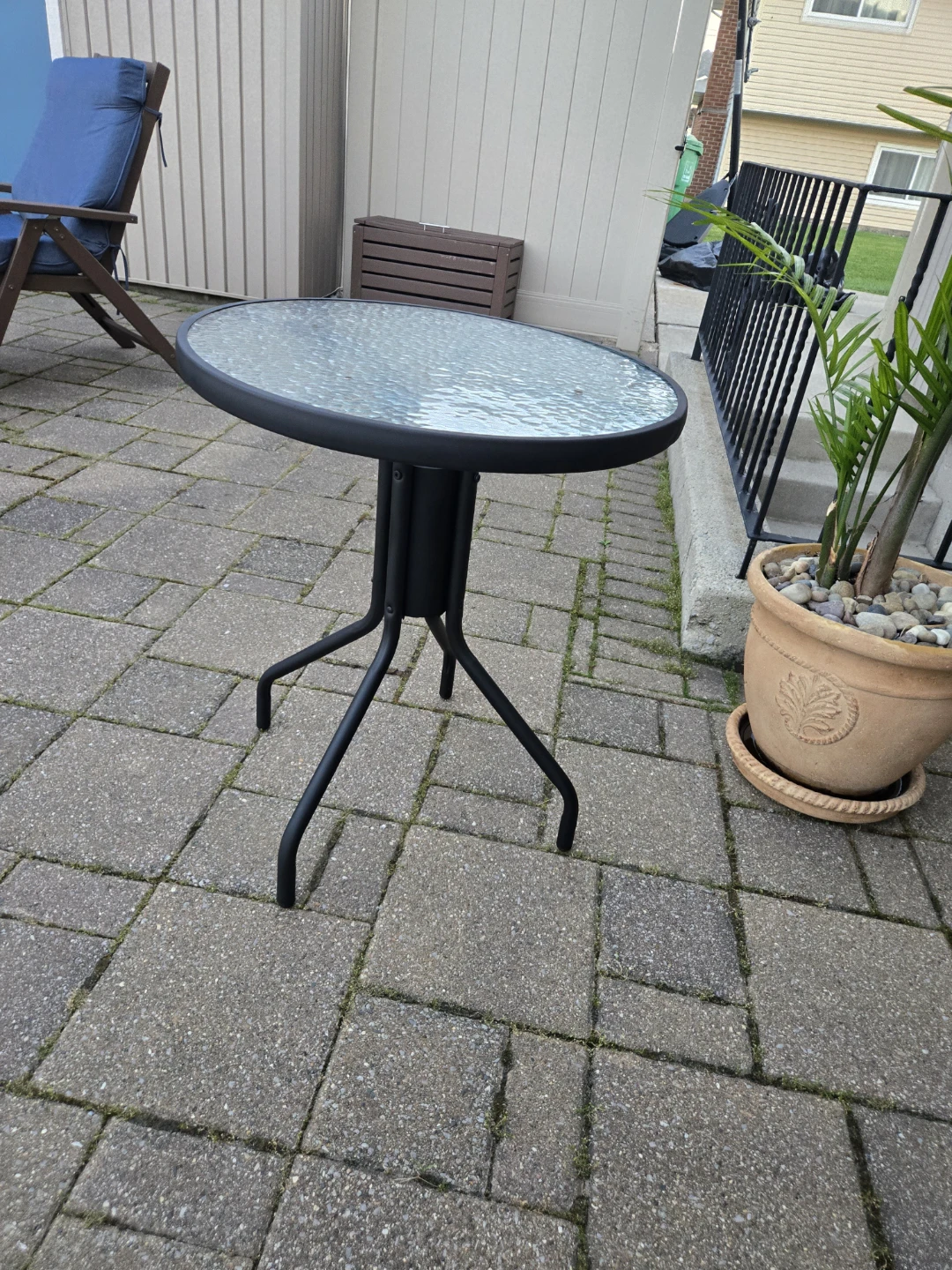 Round Glass Patio Bistro Table – Black Metal Outdoor Table