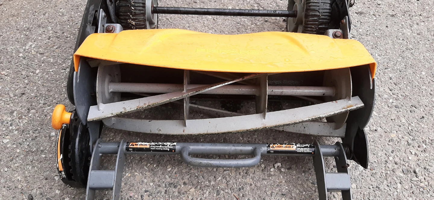Premium Stay Sharp Fiskars Reel Mower - photo 3