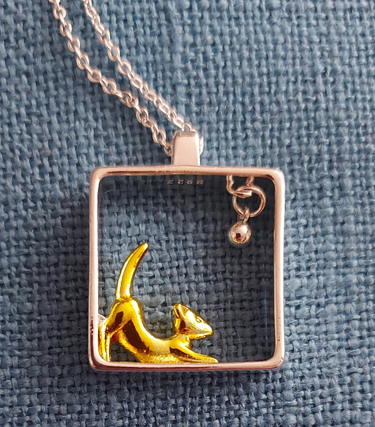 🆕 Silver-tone necklace with a playful yellow cat pendant - photo 3