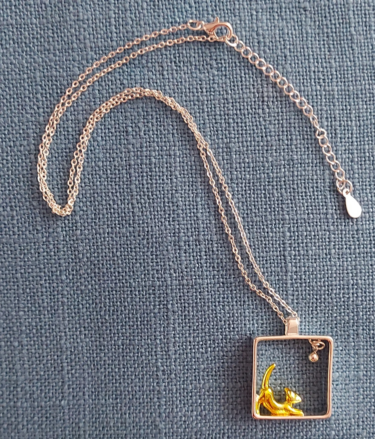 🆕 Silver-tone necklace with a playful yellow cat pendant - photo 4