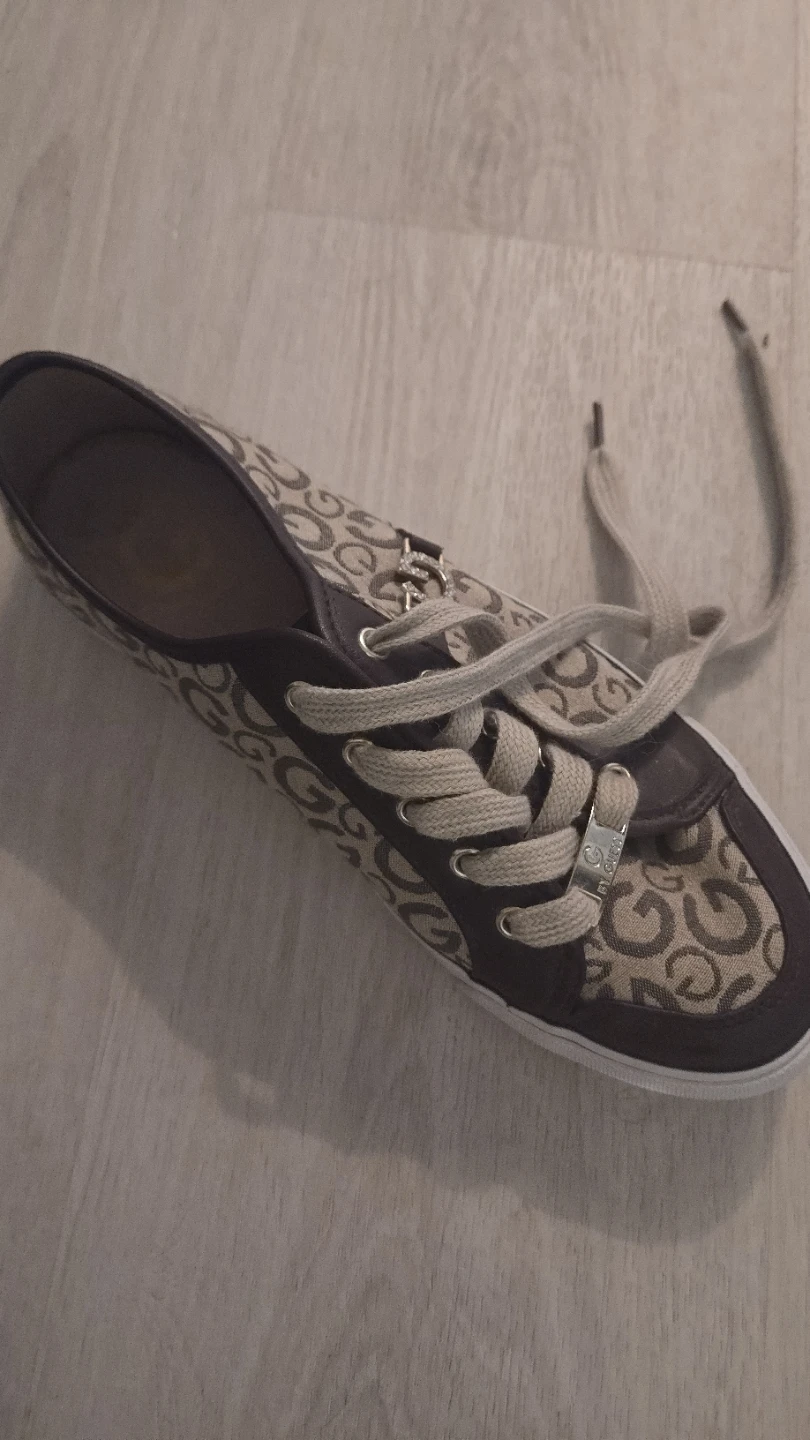 Guess sneakers, barely used. - photo 2