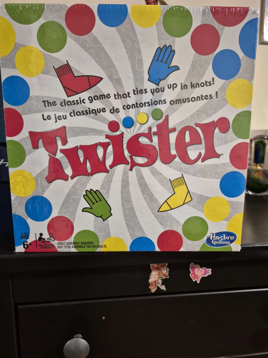 BNIB)Ages 6+ Classic Twister Game