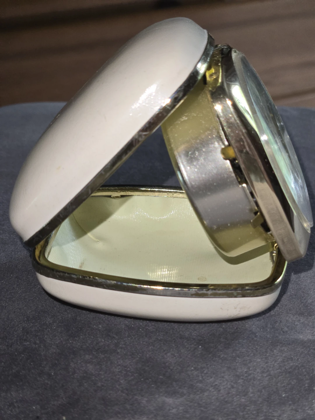 Bulova Day & Date Alarm Clock - photo 2