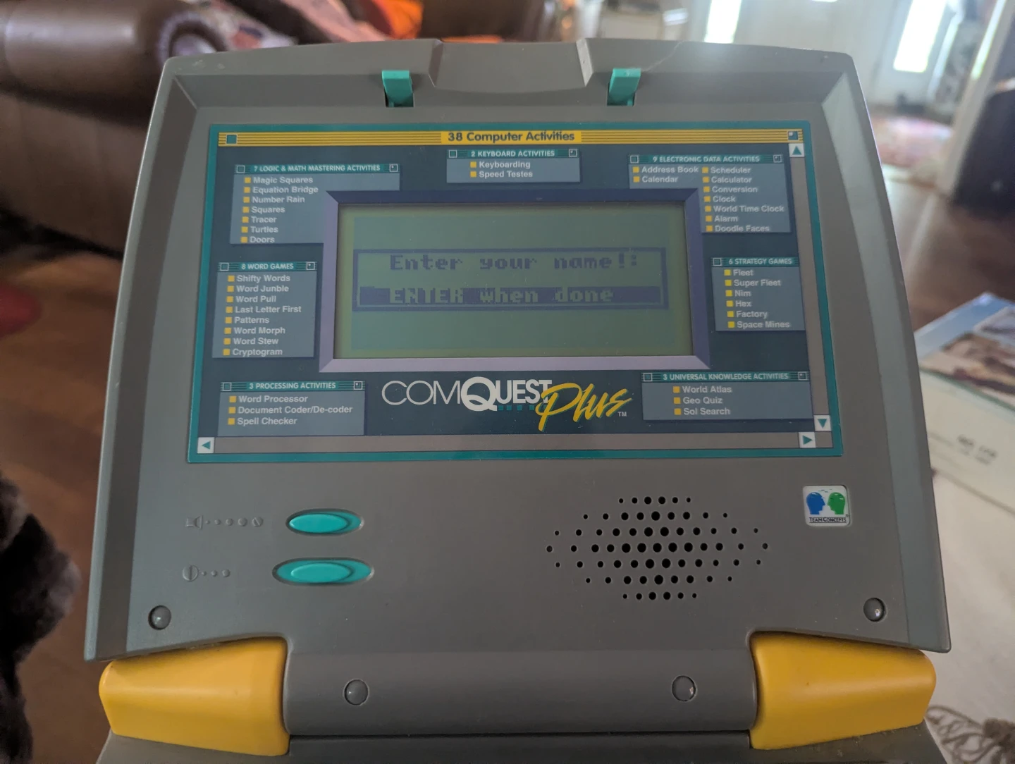 Vintage ComQuest Plus Laptop - photo 2