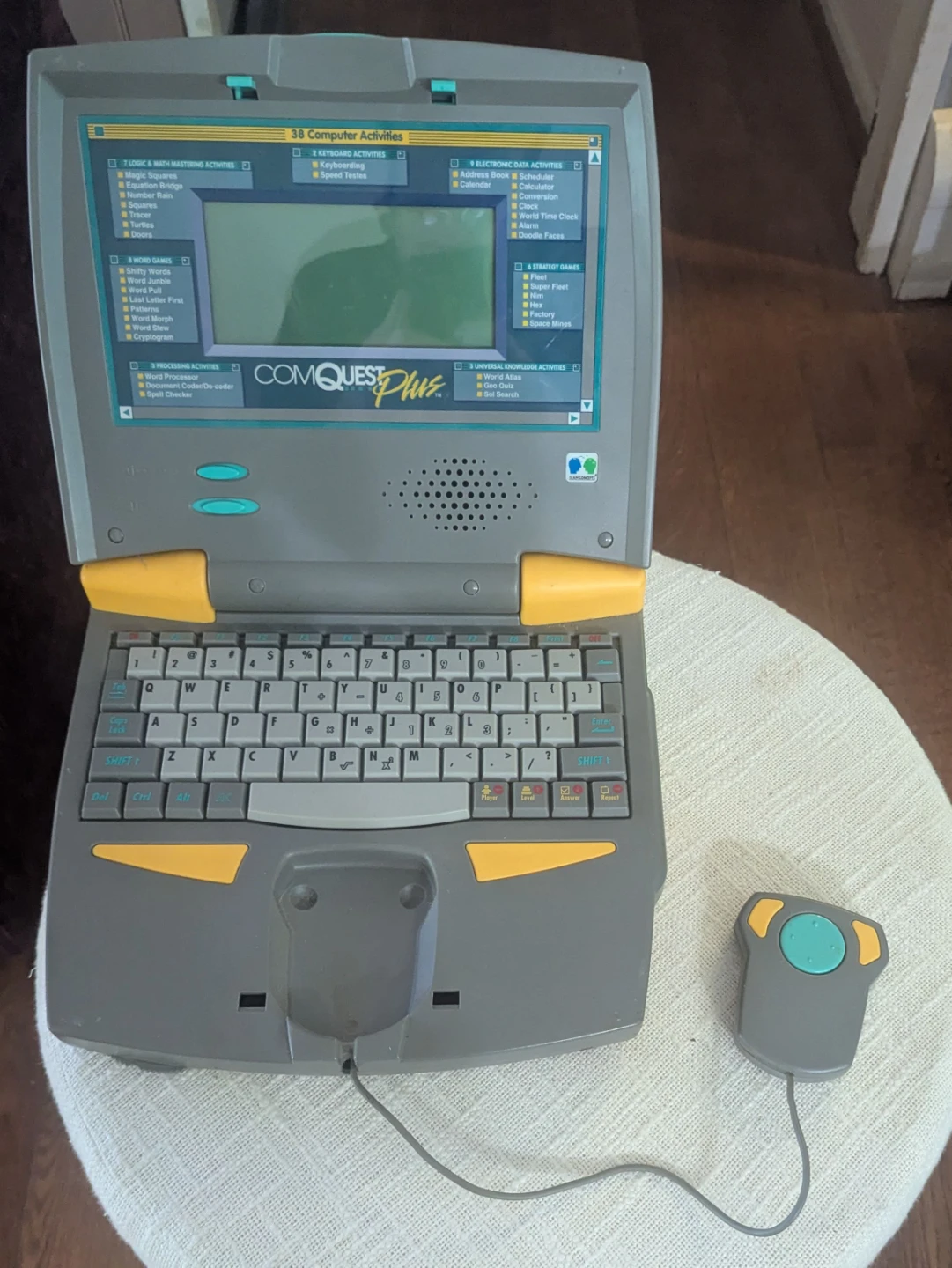 Vintage ComQuest Plus Laptop - photo 4