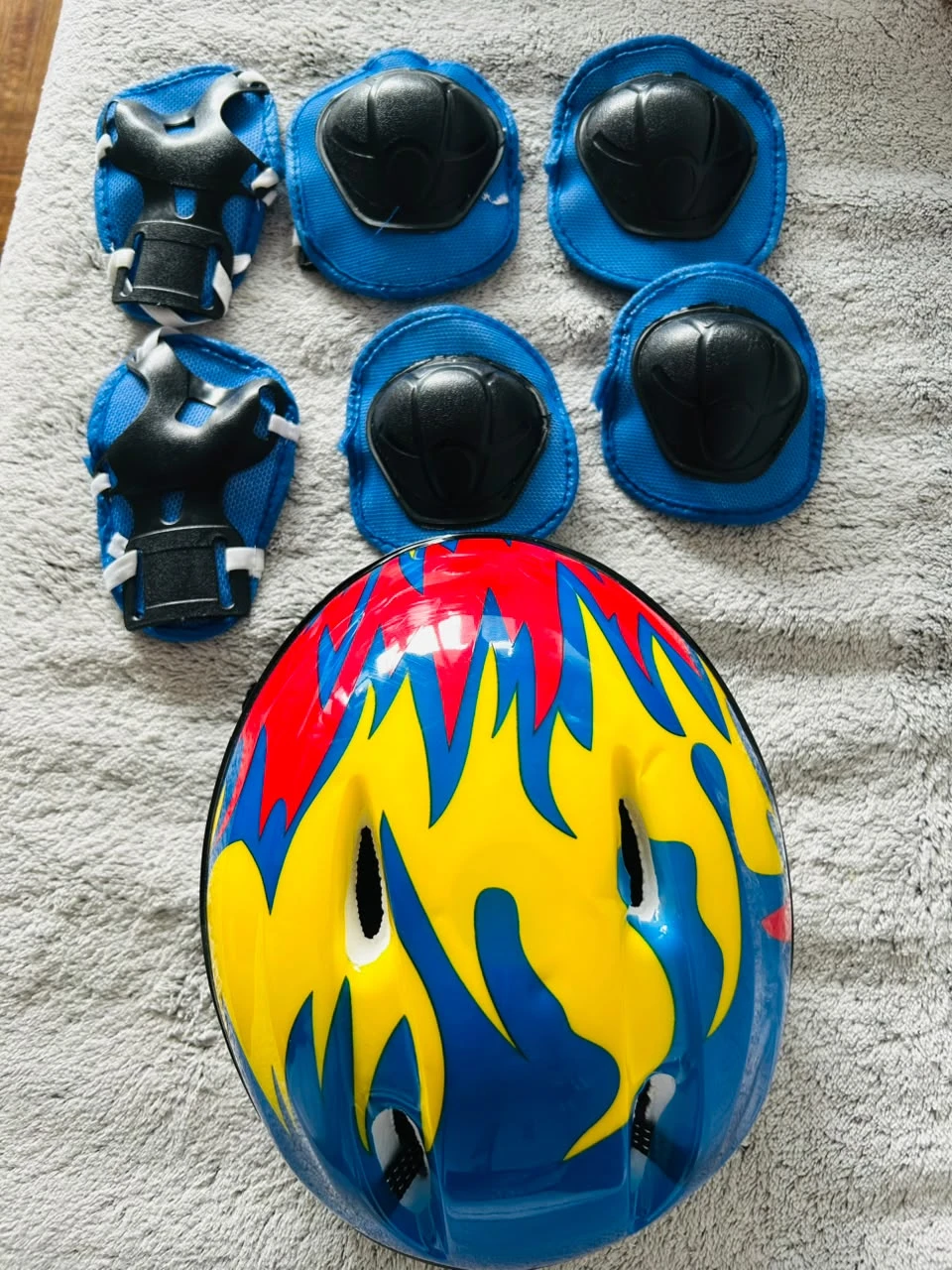 Kids Helmet and Pad Set
