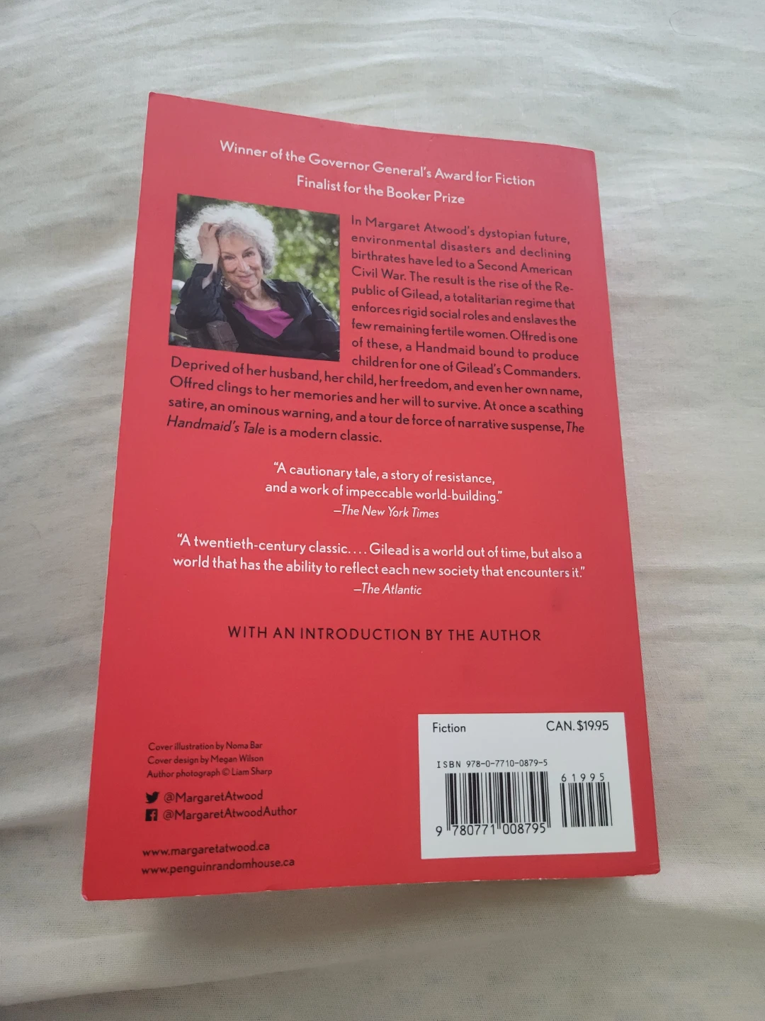 Book: The Handmaid's Tale by Margaret Atwood Paperback Book - photo 2