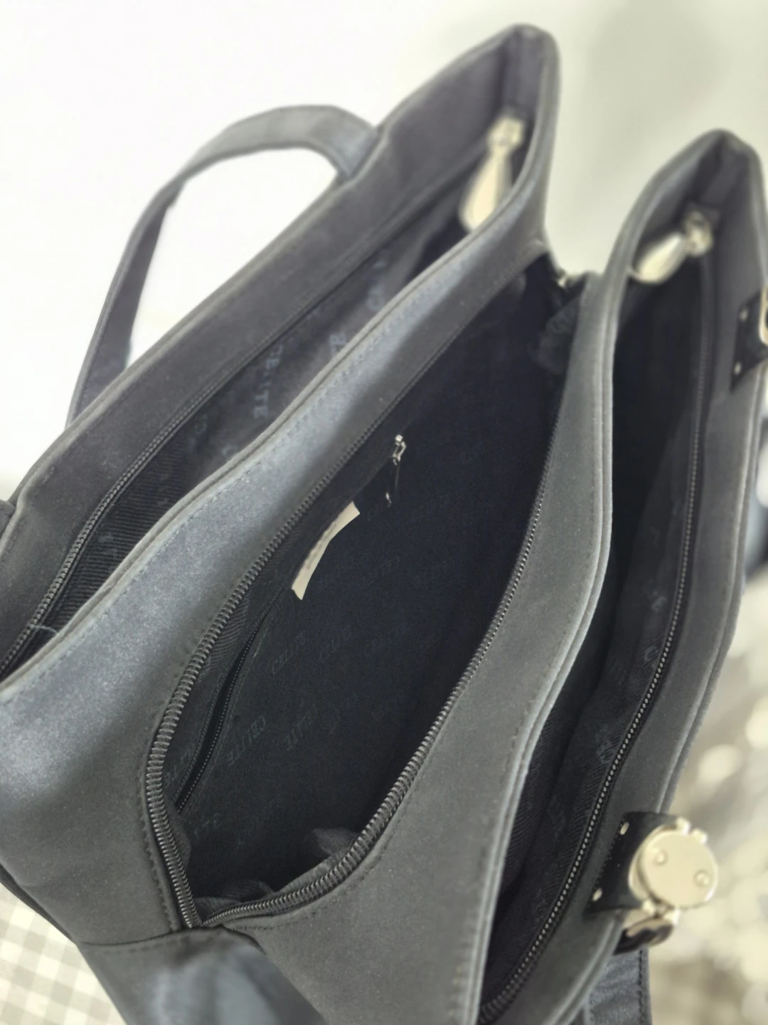 Women's Handbags - photo 4