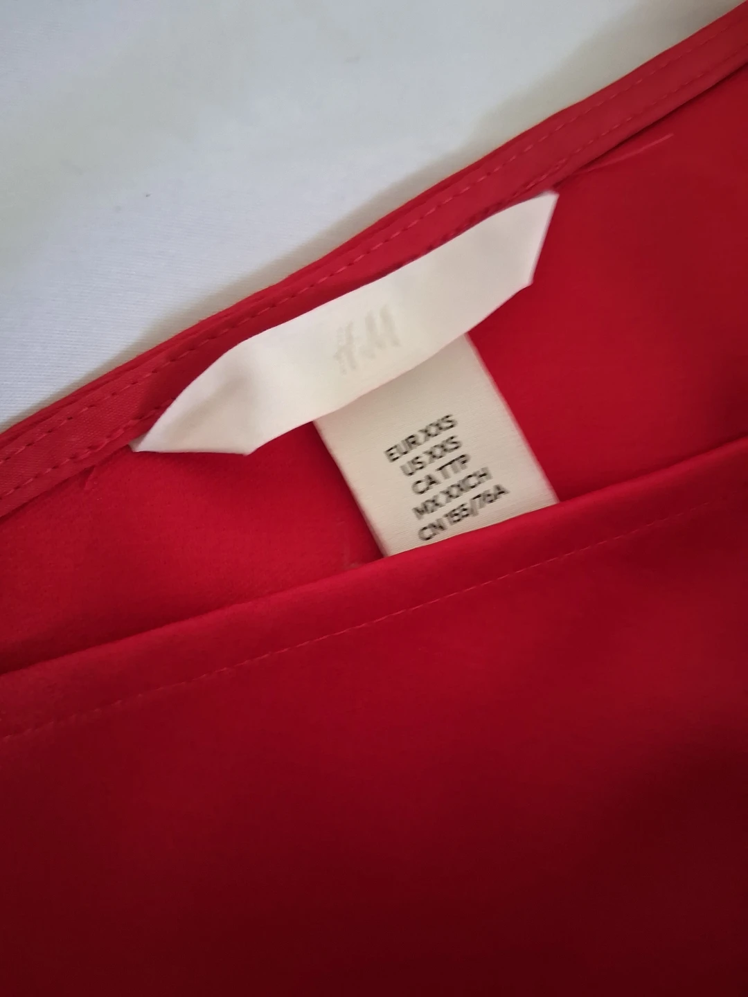 New H&M Red One Shoulder Bow Top - photo 2