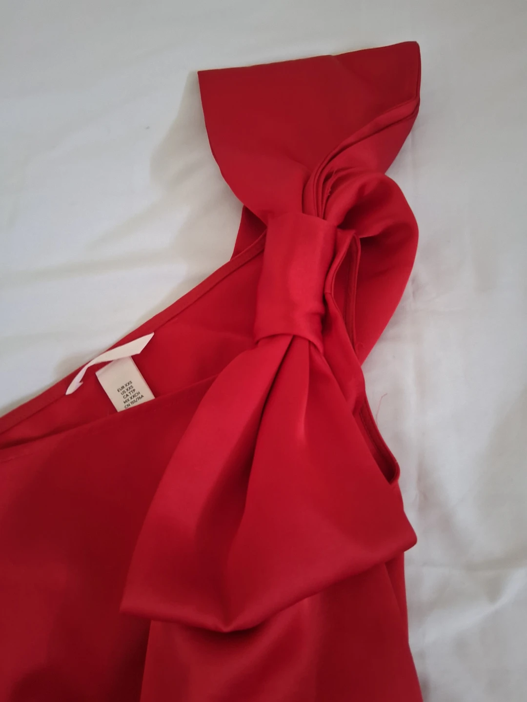 New H&M Red One Shoulder Bow Top - photo 3