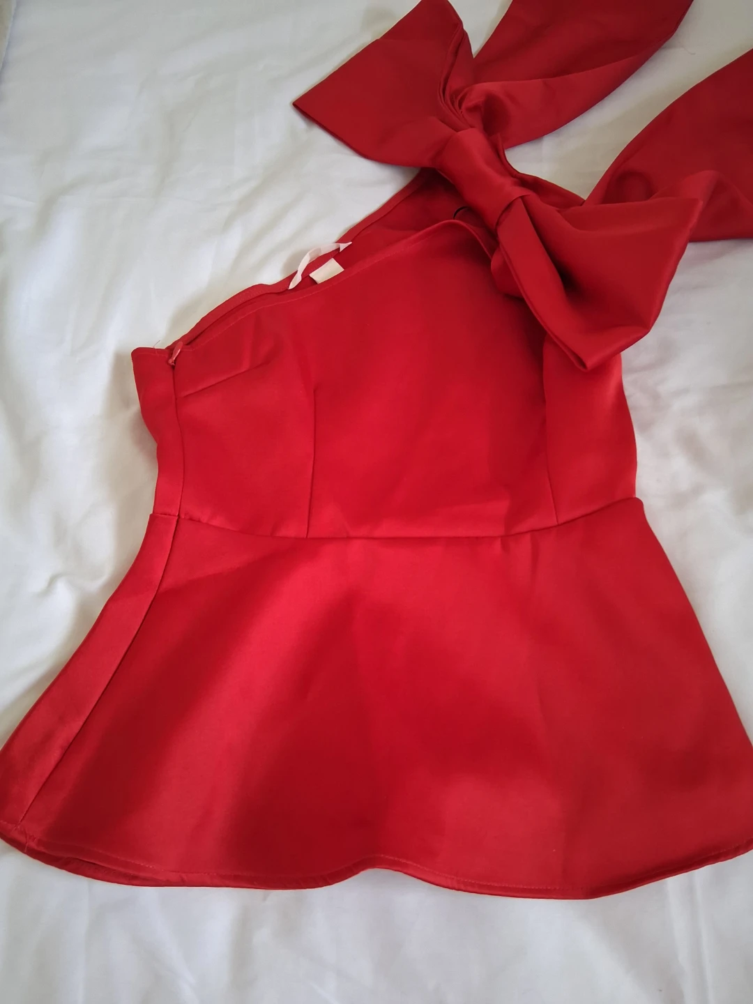New H&M Red One Shoulder Bow Top - photo 4
