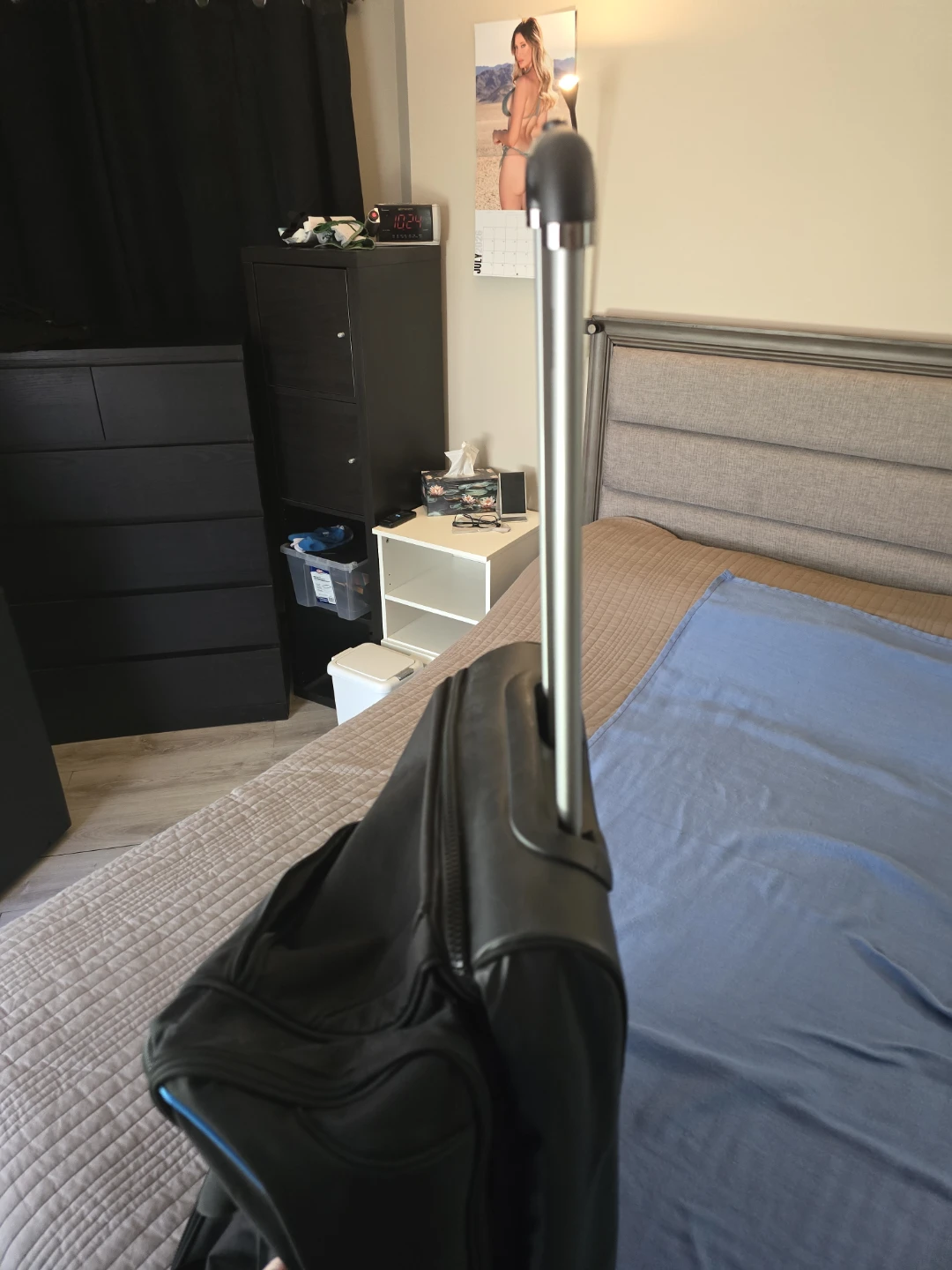 RISE Black Rolling Suitcase - photo 2