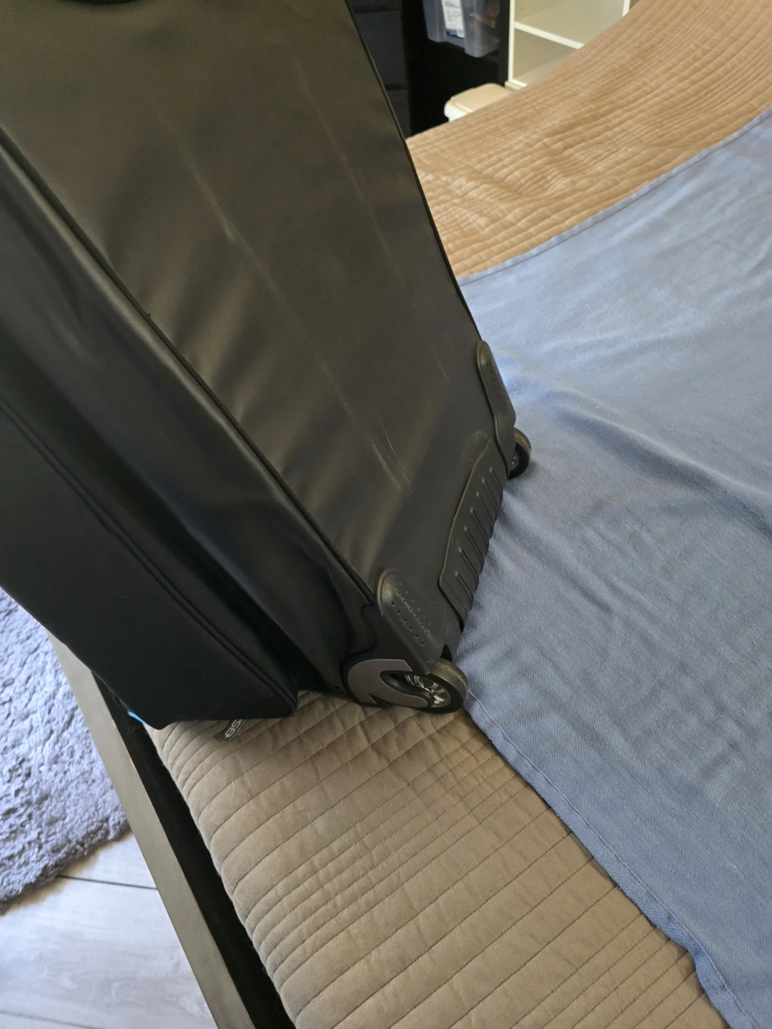 RISE Black Rolling Suitcase - photo 3