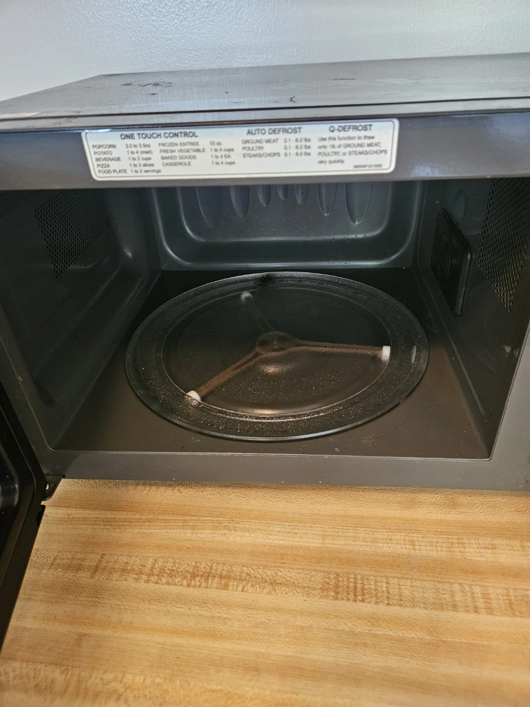 LG Microwave Oven - photo 3