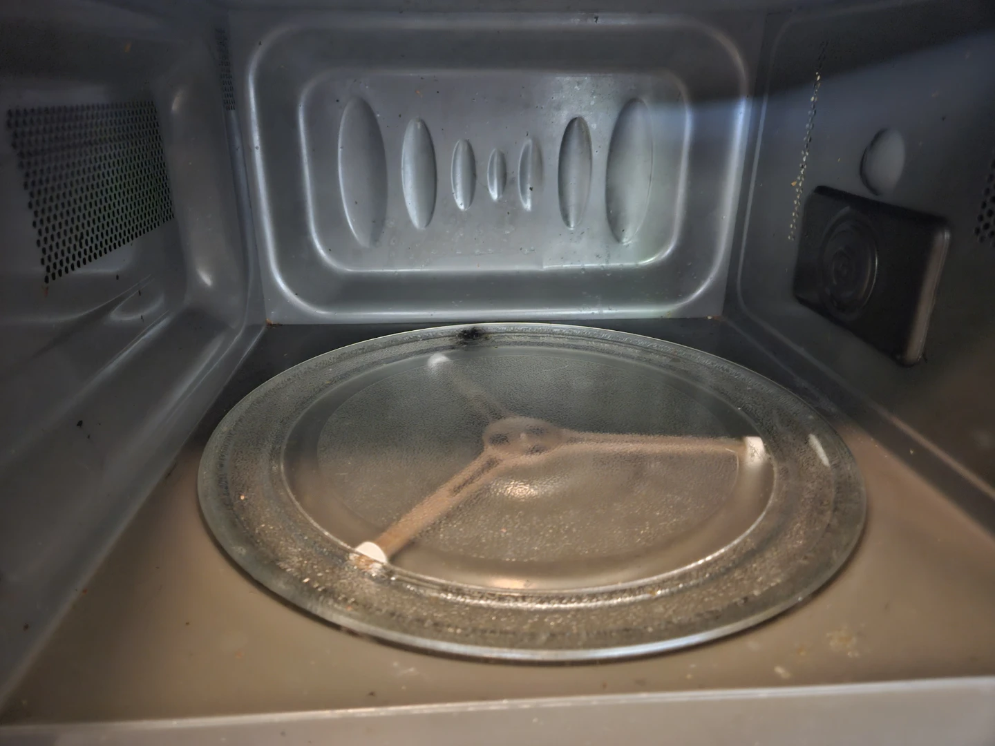 LG Microwave Oven - photo 4