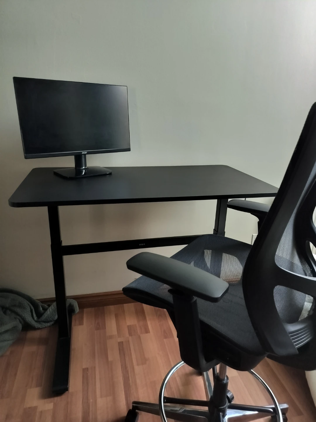 Standing desk - height adjustable, steel frame
