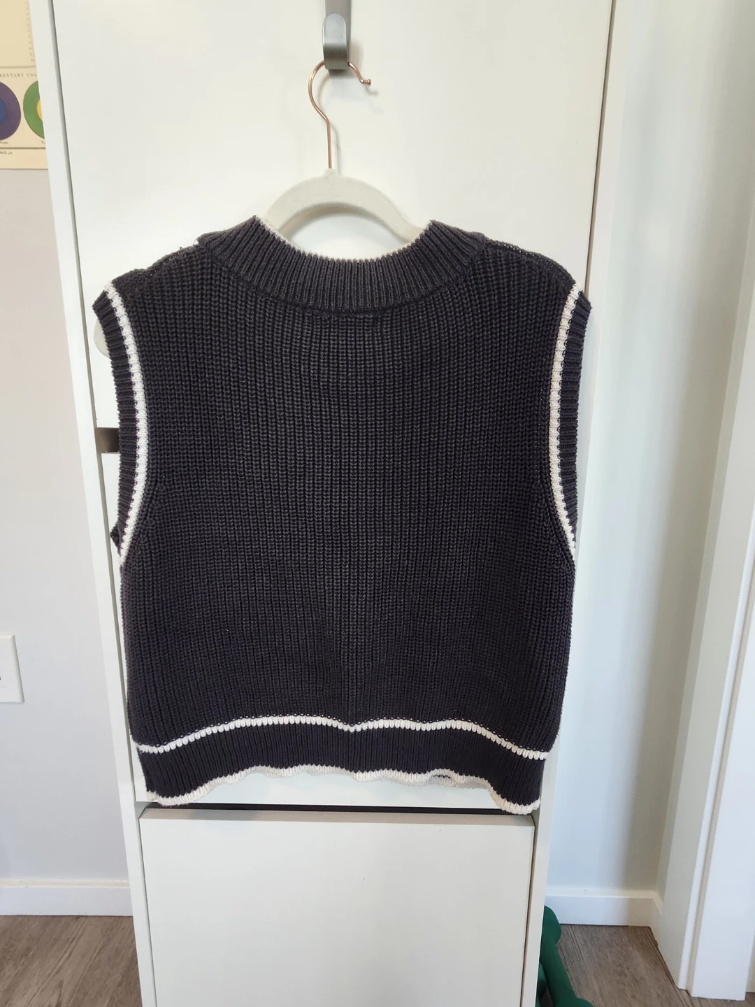 Moon & Madison Dark Grey V-Neck Sweater Vest - photo 2