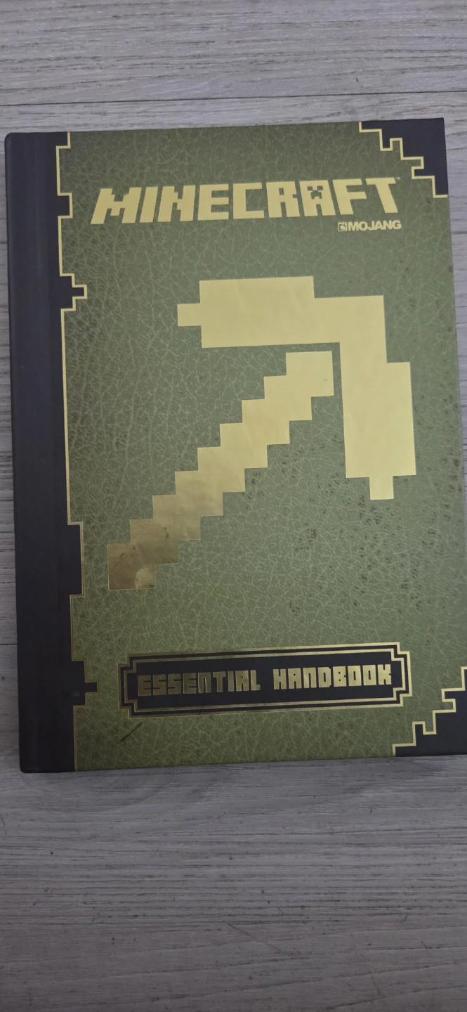 Minecraft Essential Handbook by Mojang