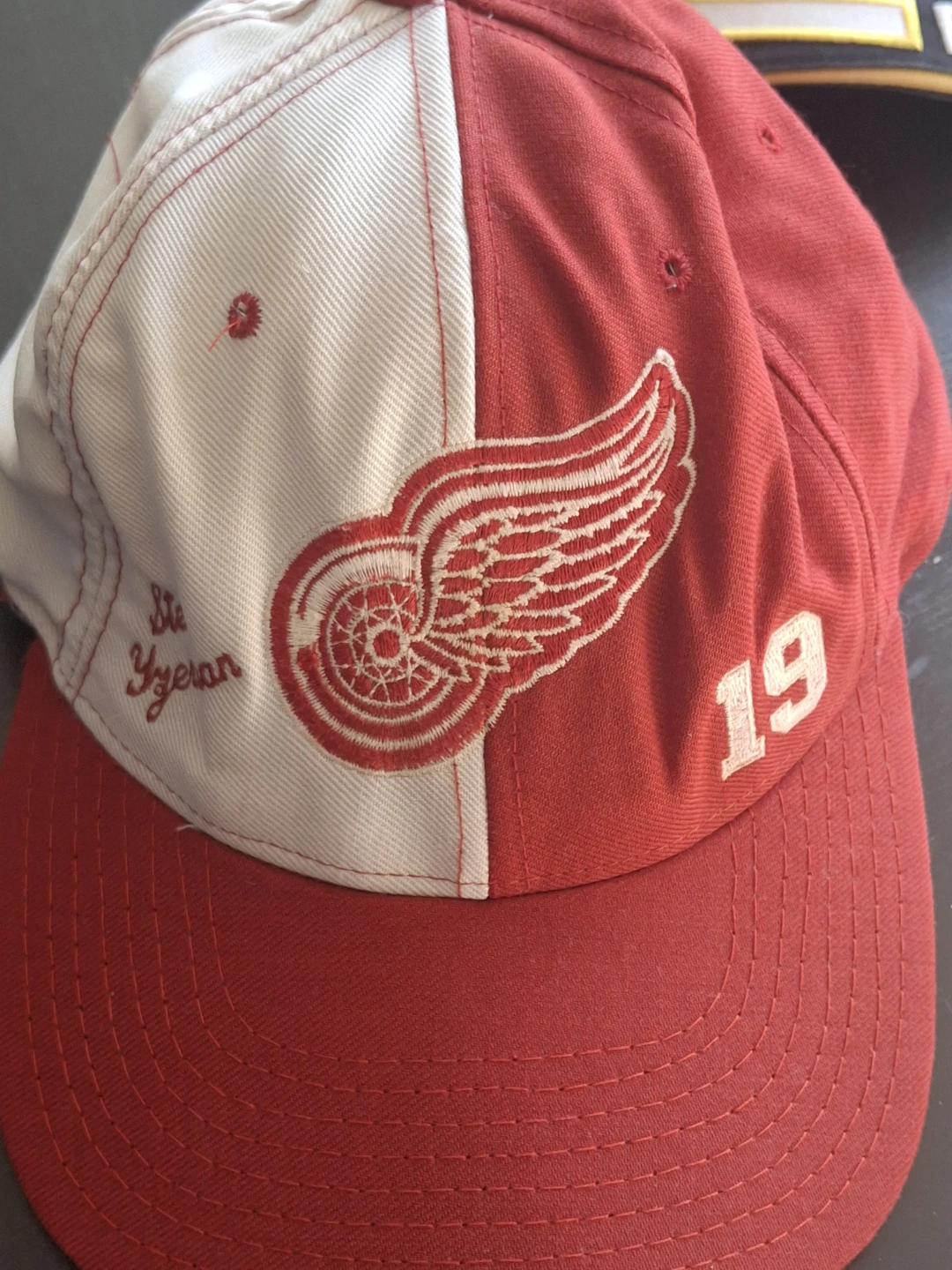 Steve Yzerman Detroit Red Wings NHL Cap 19