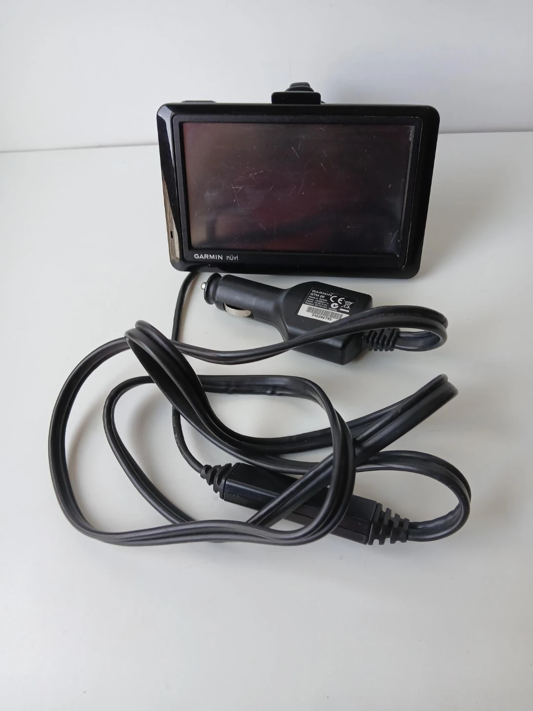 Garmin nüvi GPS with Car Charger & Mount. FIRM PRICE.