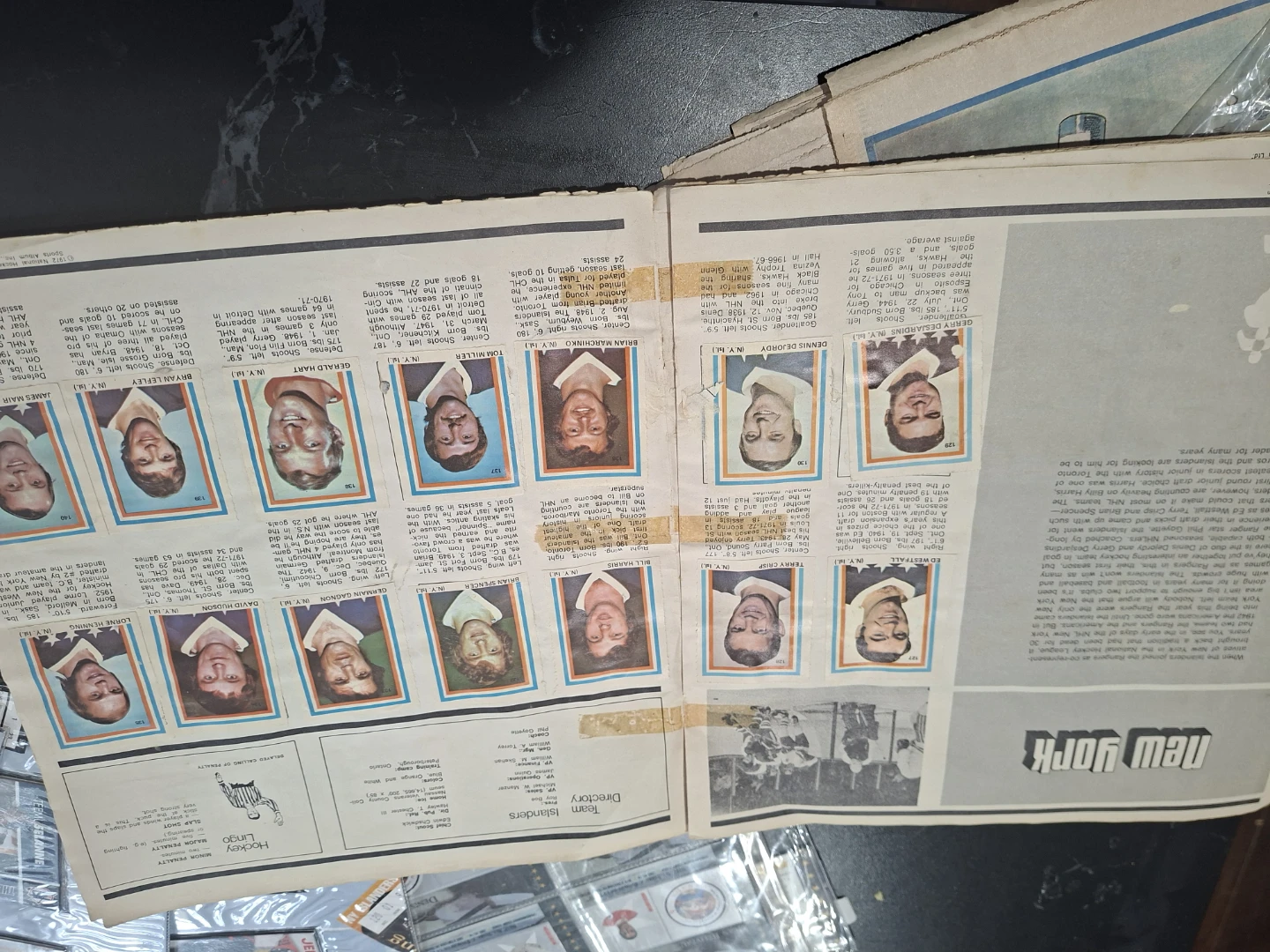 This is the 1973 NHL Players Photo Stamp Album - photo 4
