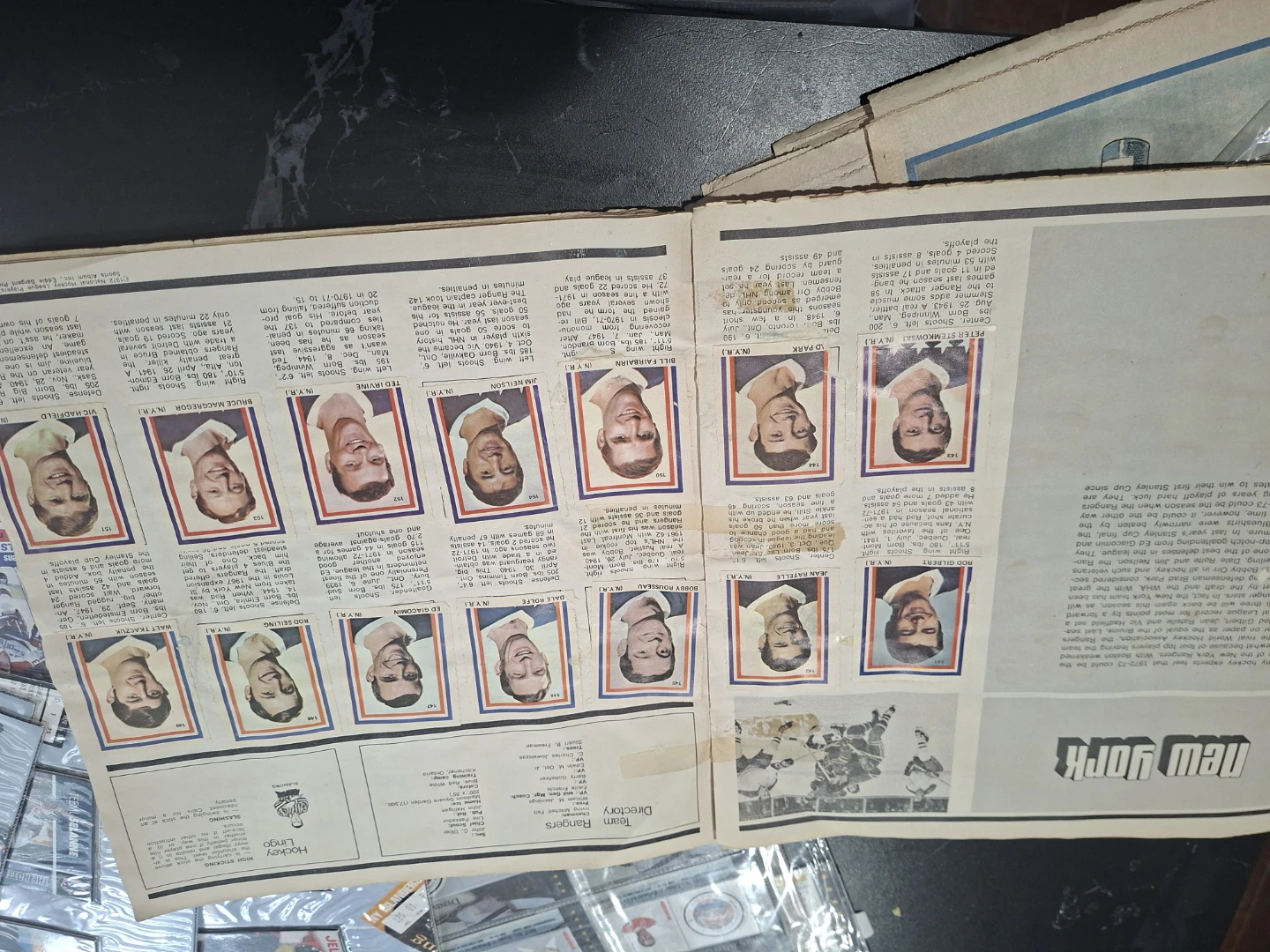 This is the 1973 NHL Players Photo Stamp Album - photo 5