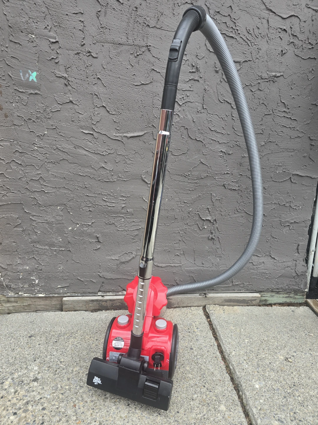 Dirt Devil Vacuum Cleaner - photo 3