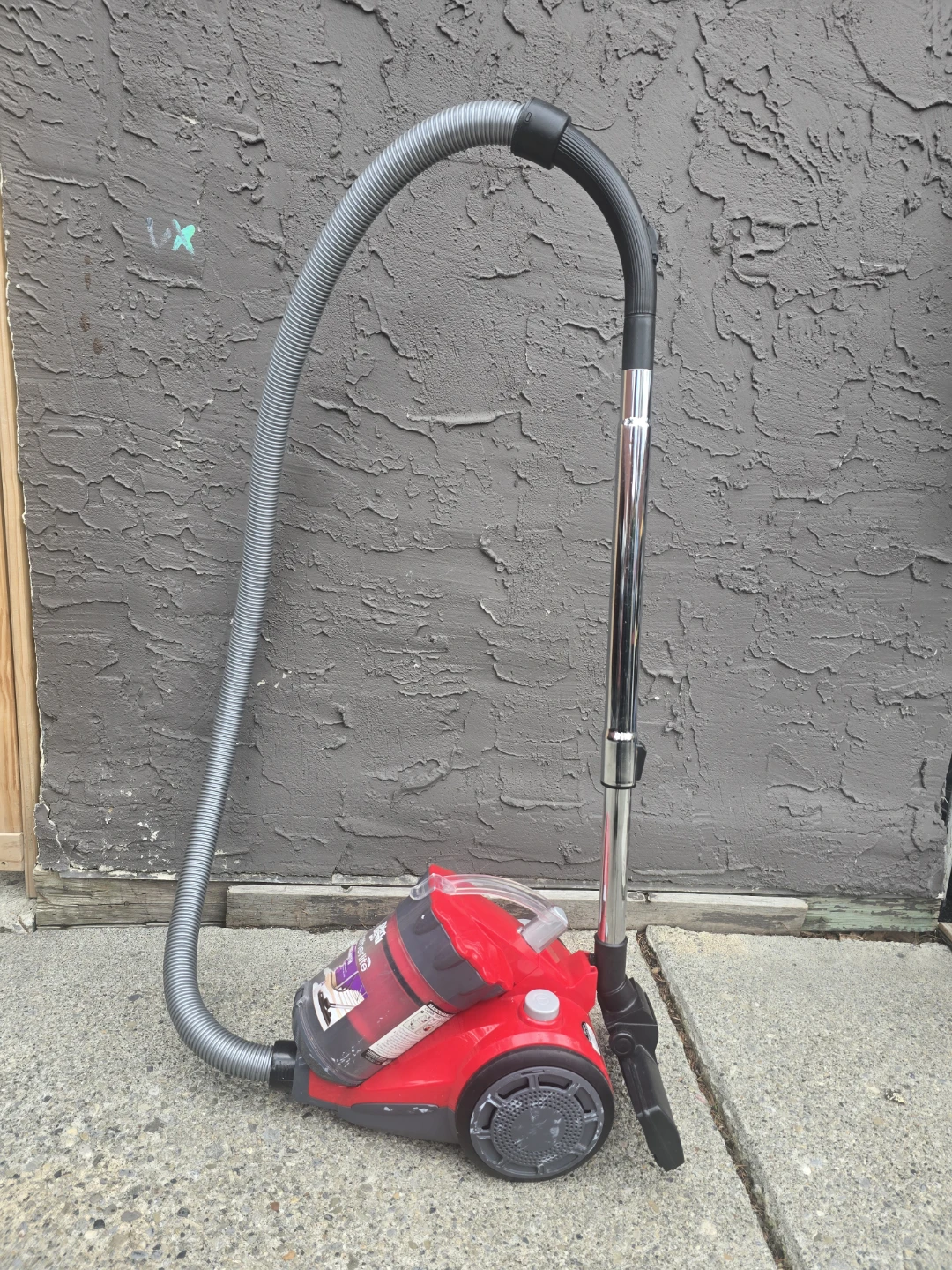 Dirt Devil Vacuum Cleaner - photo 4