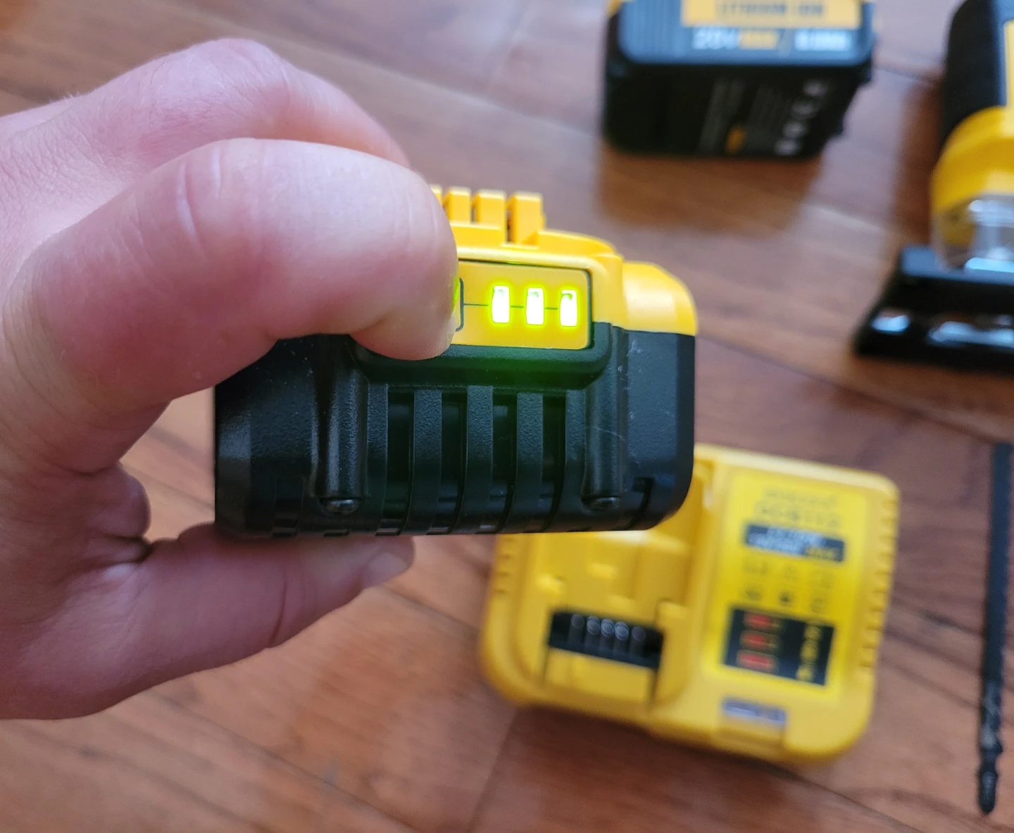 NEW Jigsaw Kit with 2 Batteries 8.0 Ah & Charger - photo 3