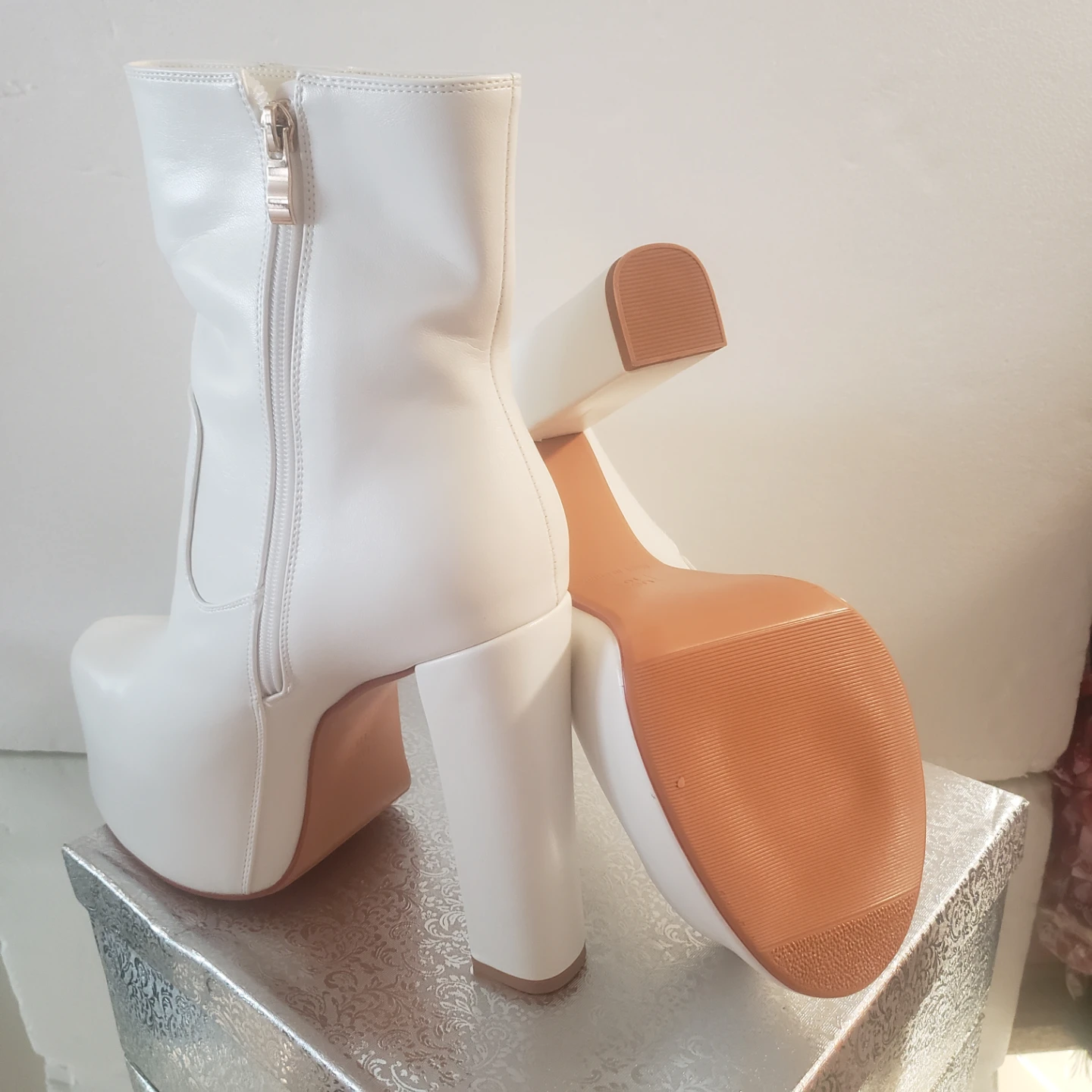 Brand new White Platform Chunky Heel Boots - photo 2