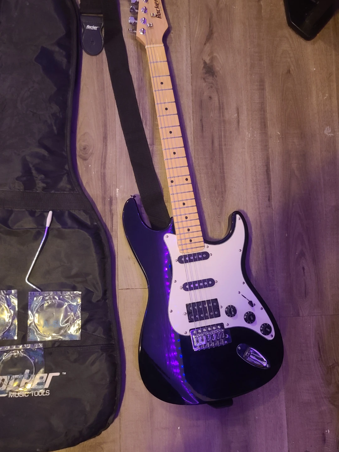 Rocker Electric Guitar with Gig Bag and Extra Strings whammy bar - photo 3