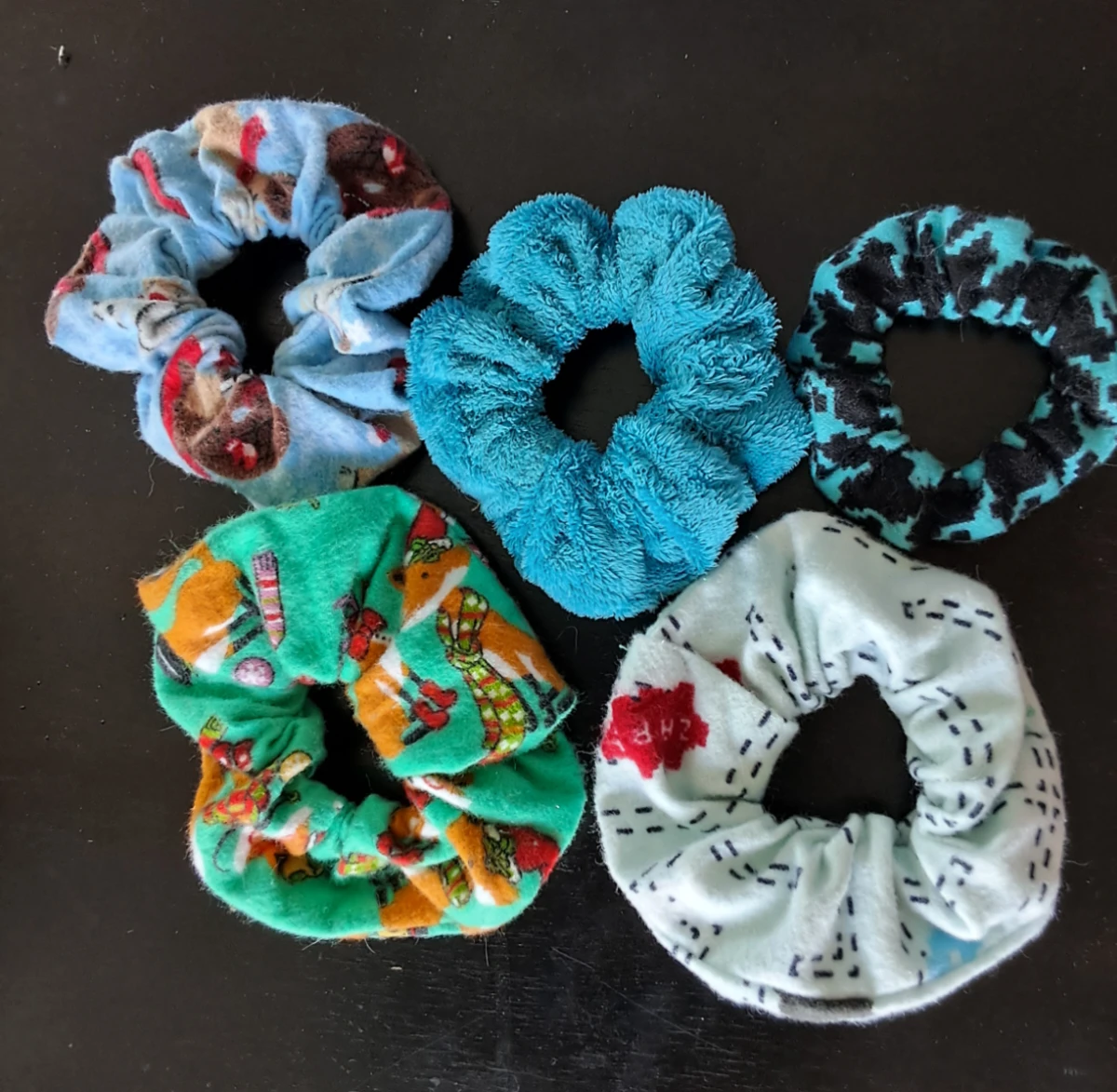 Mix fleece cozy scrunchies