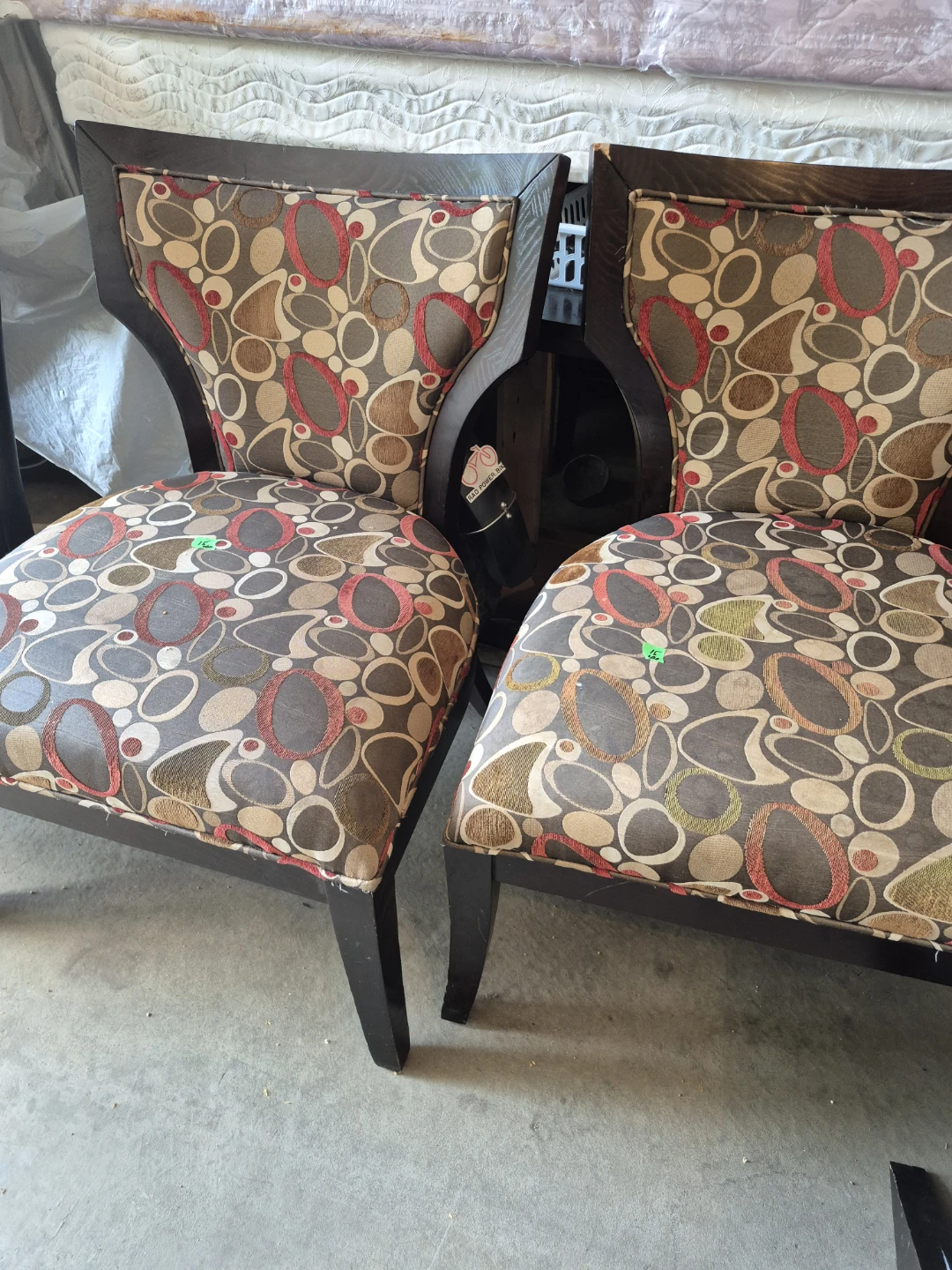 Set of 2 Accent Chairs with Geometric Print