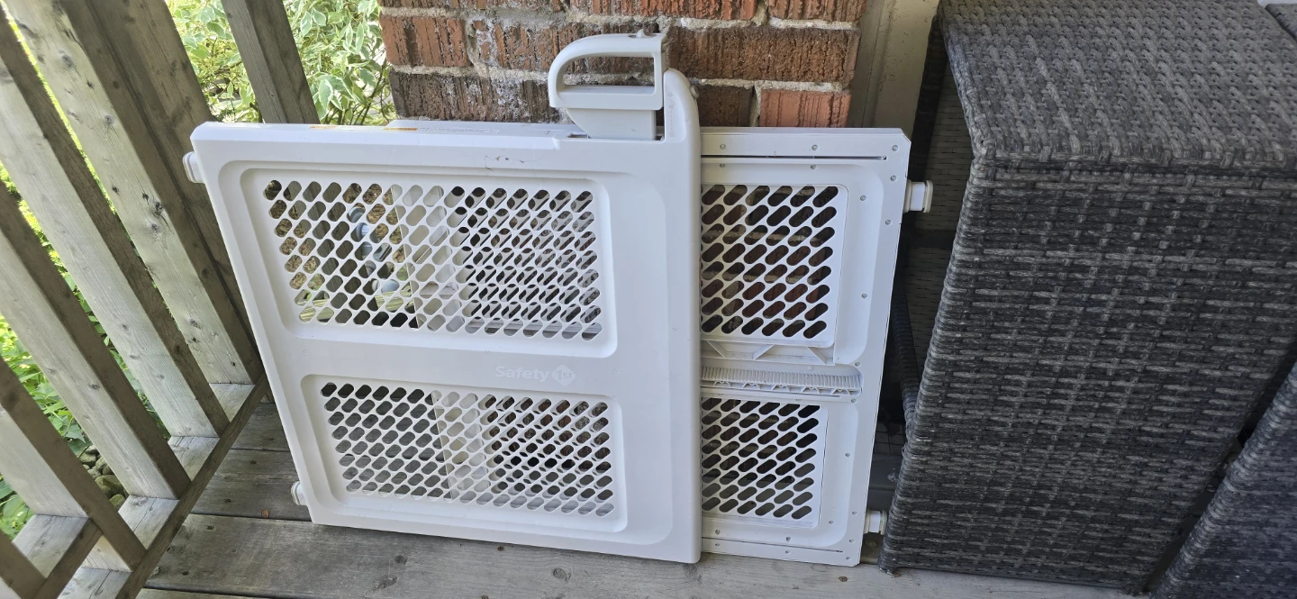 Baby gate