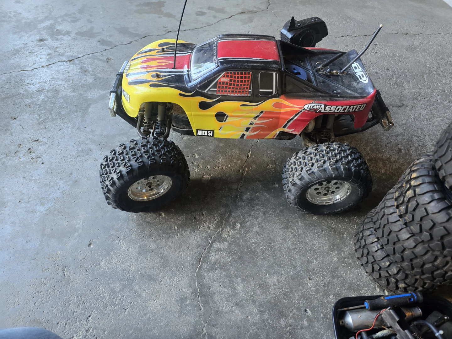 Team Associated RC Car and Parts Lot - photo 2