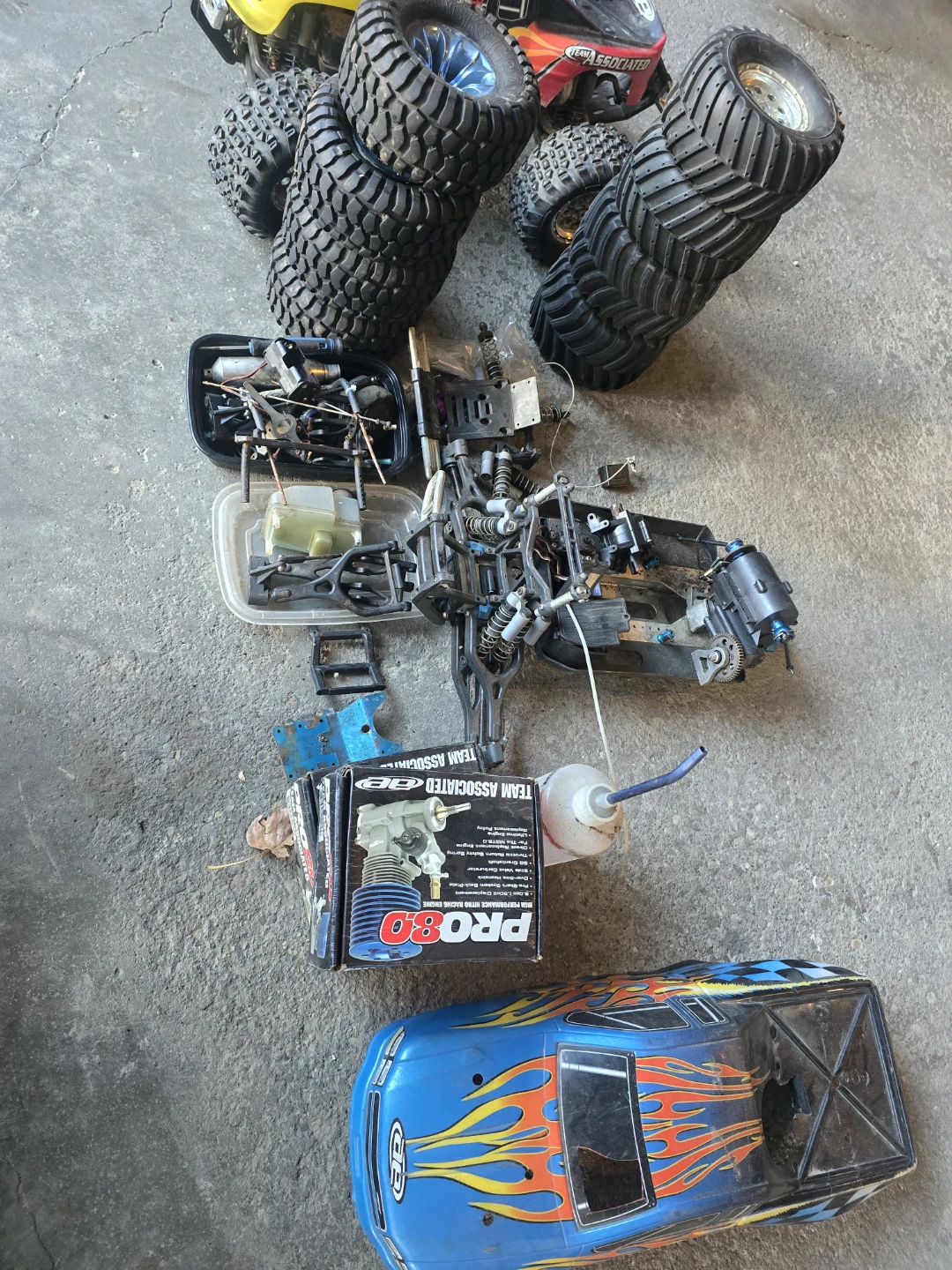 Team Associated RC Car and Parts Lot - photo 3