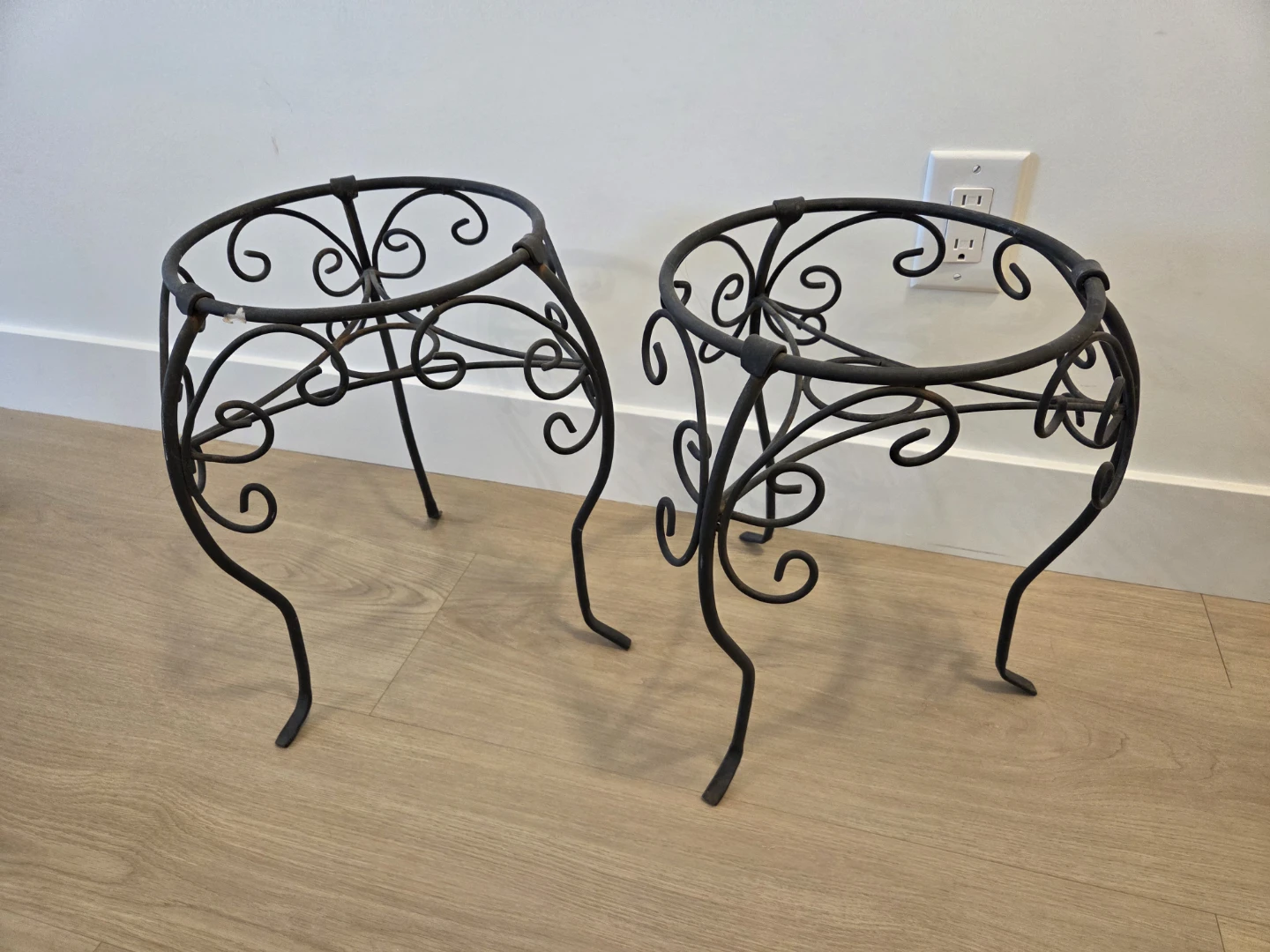 Set of 2 Metal Plant Stands - photo 2