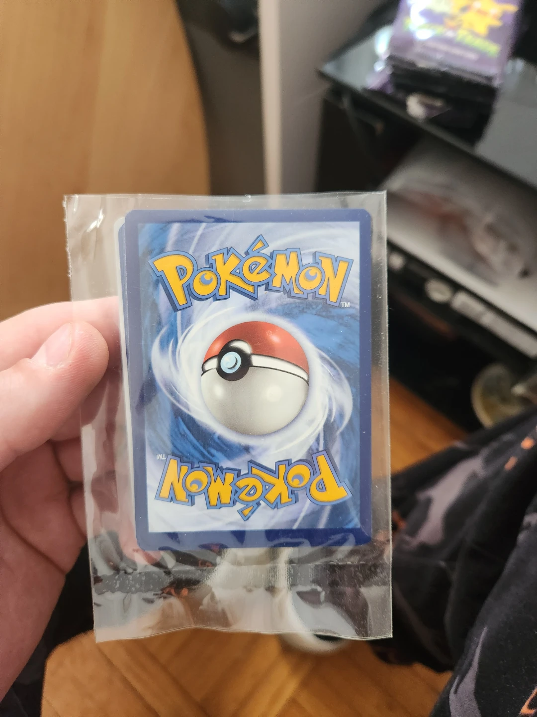 9 Pokémon Cards - holo card included