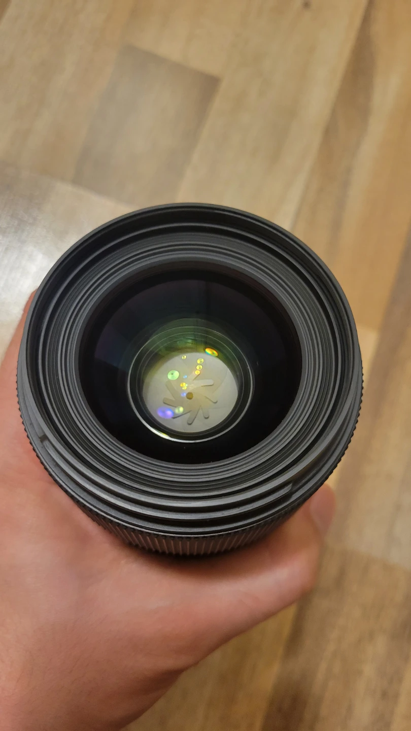 Sigma 35mm Art Lens with Case and Hood - photo 2