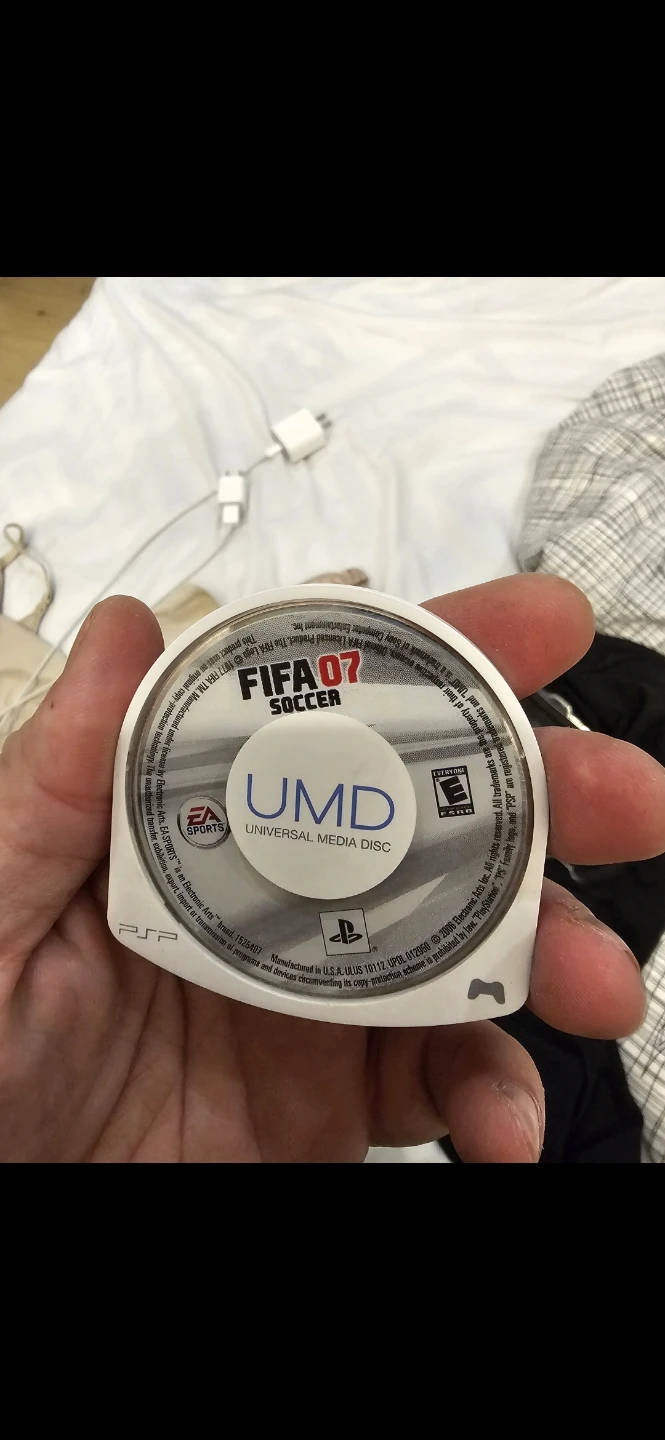 Sony PSP Handheld Console with FIFA 07 UMD - photo 4